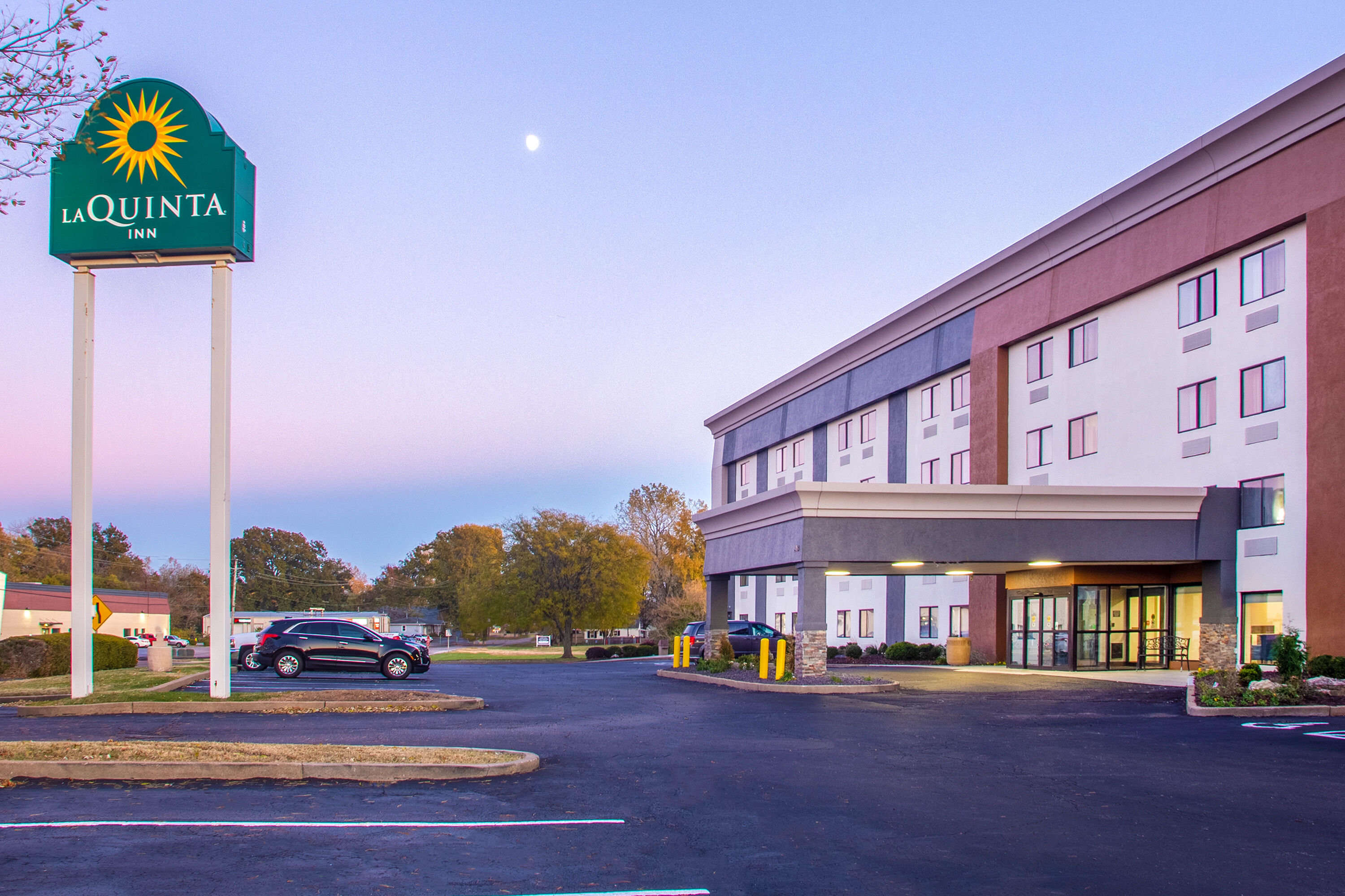 Exterior Dusk Image of La Quinta Inn by Wyndham St. Louis Hazelwood - Airport North hotel in Hazelwood, Missouri