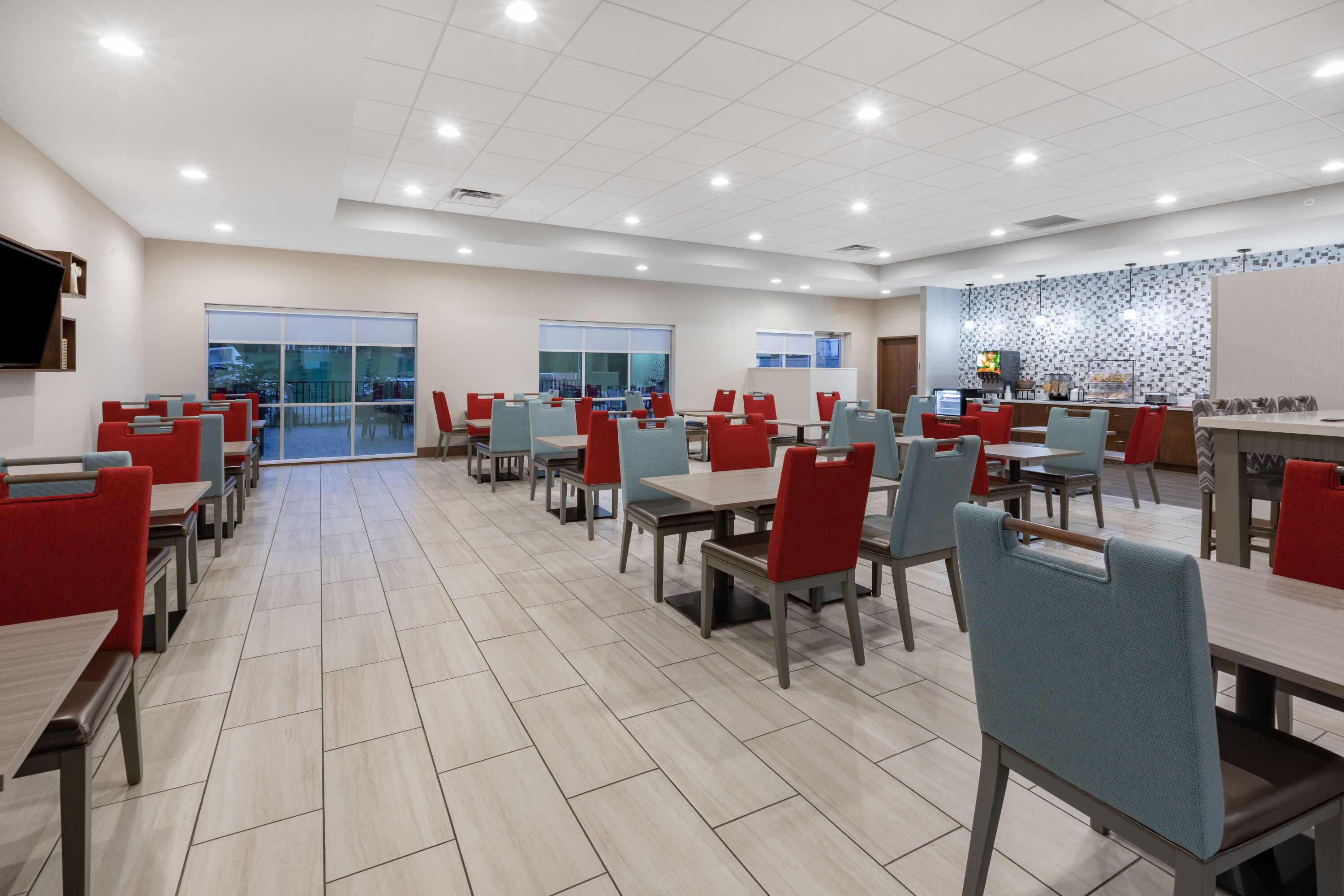 Free breakfast at La Quinta Inn & Suites by Wyndham Jackson/Cape Girardeau in Jackson, Missouri