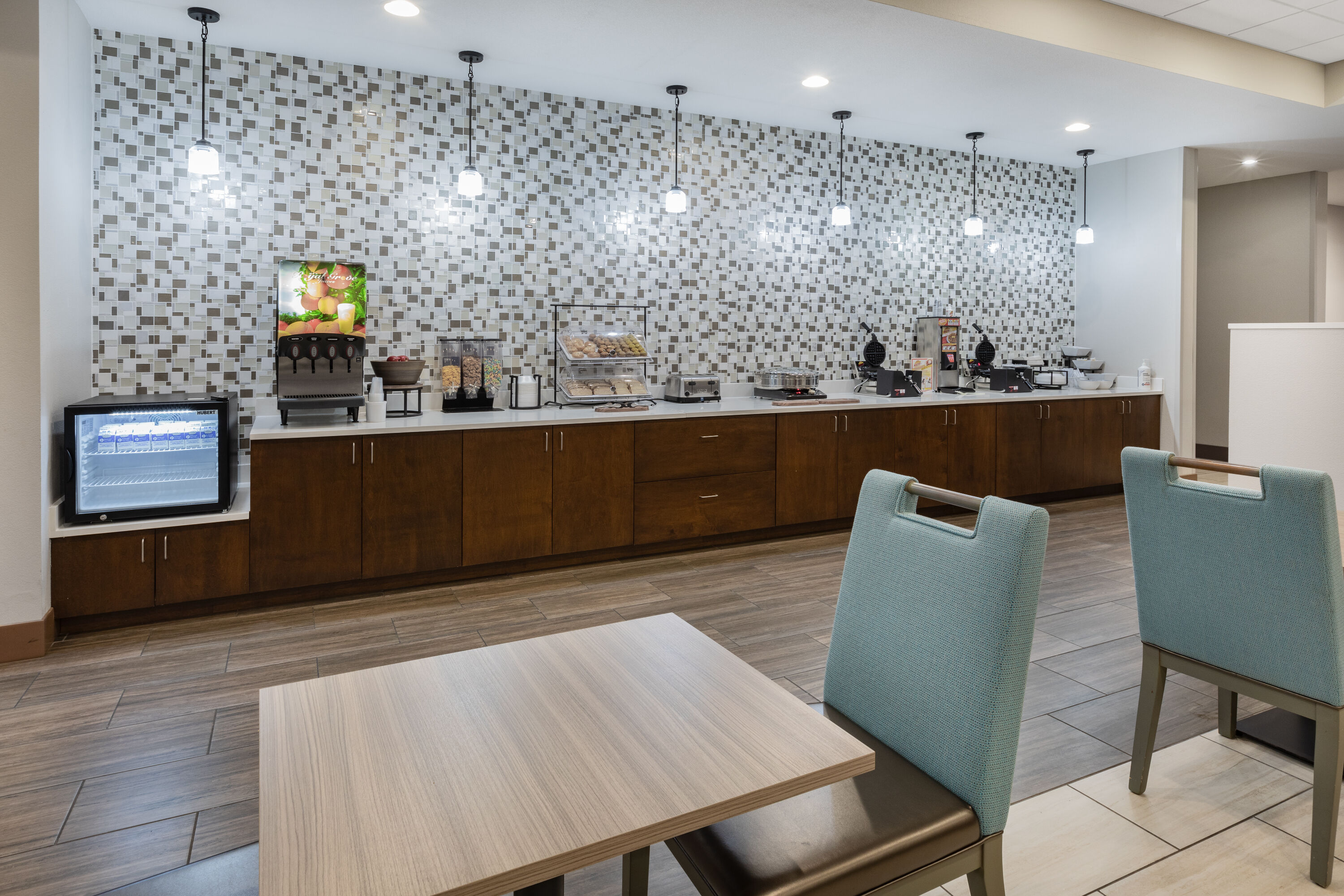 Free breakfast at La Quinta Inn & Suites by Wyndham Jackson/Cape Girardeau in Jackson, Missouri