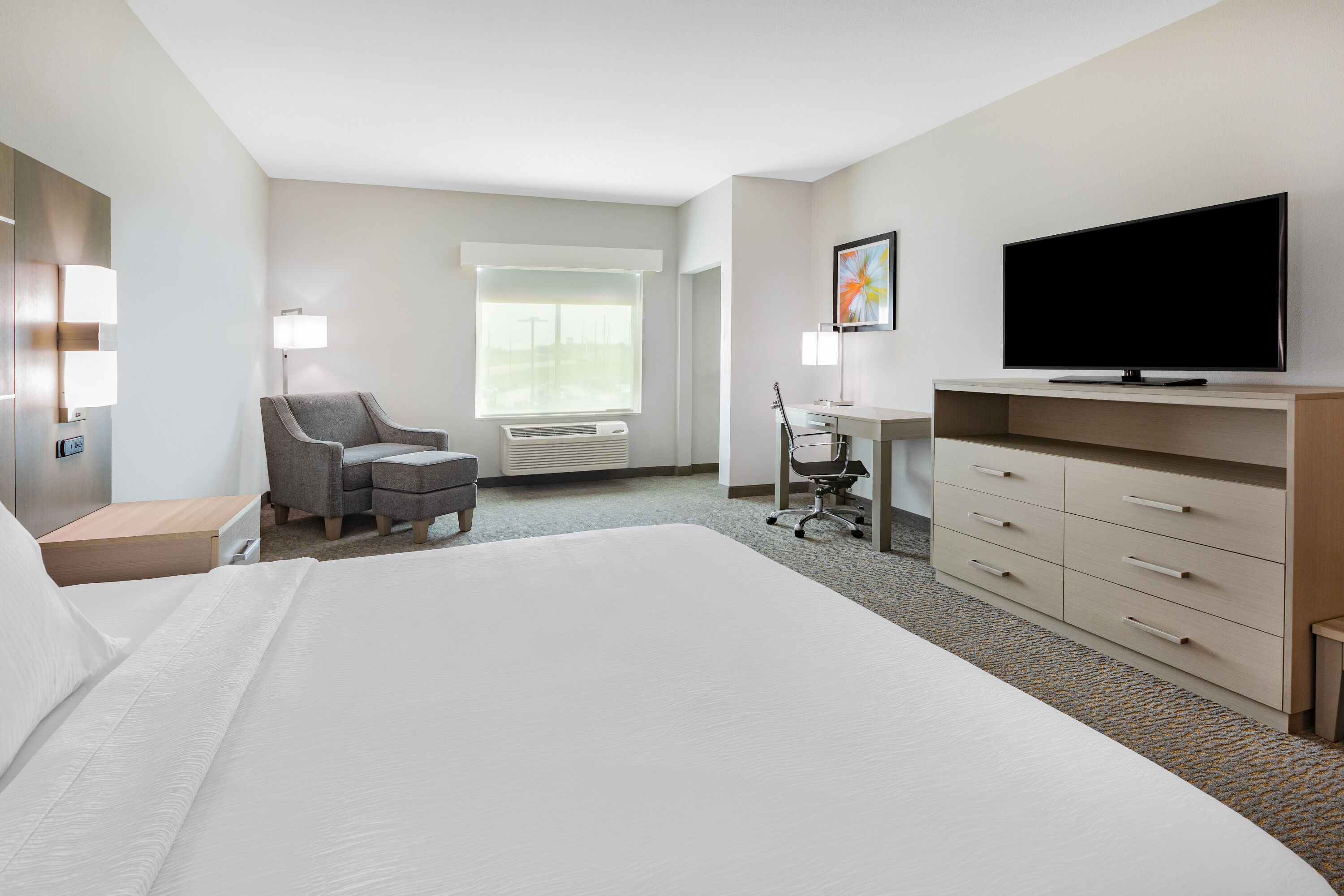 Guest room at the La Quinta Inn & Suites by Wyndham Jackson/Cape Girardeau in Jackson, Missouri