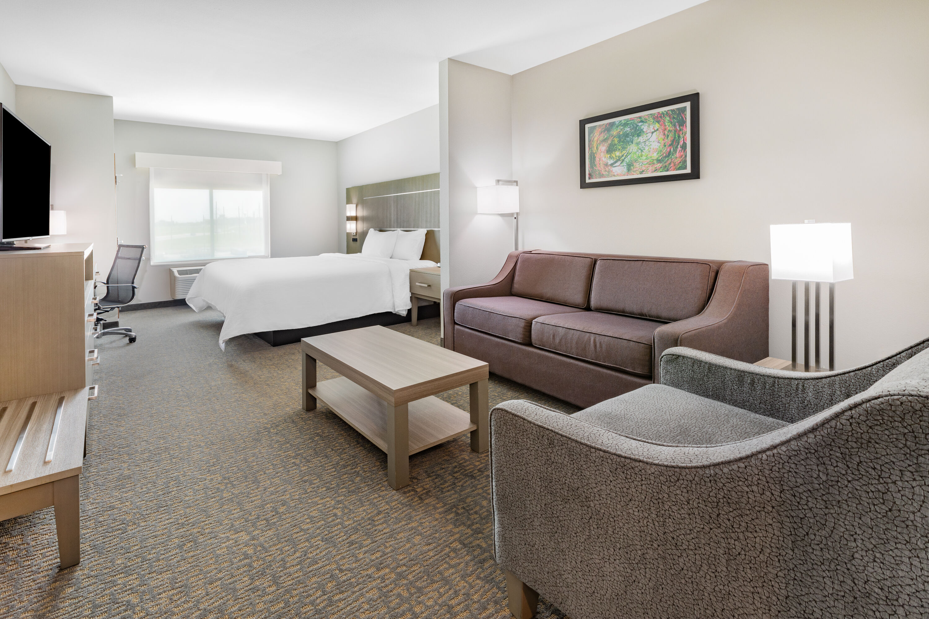 La Quinta Inn & Suites by Wyndham Jackson/Cape Girardeau suite in Jackson, Missouri