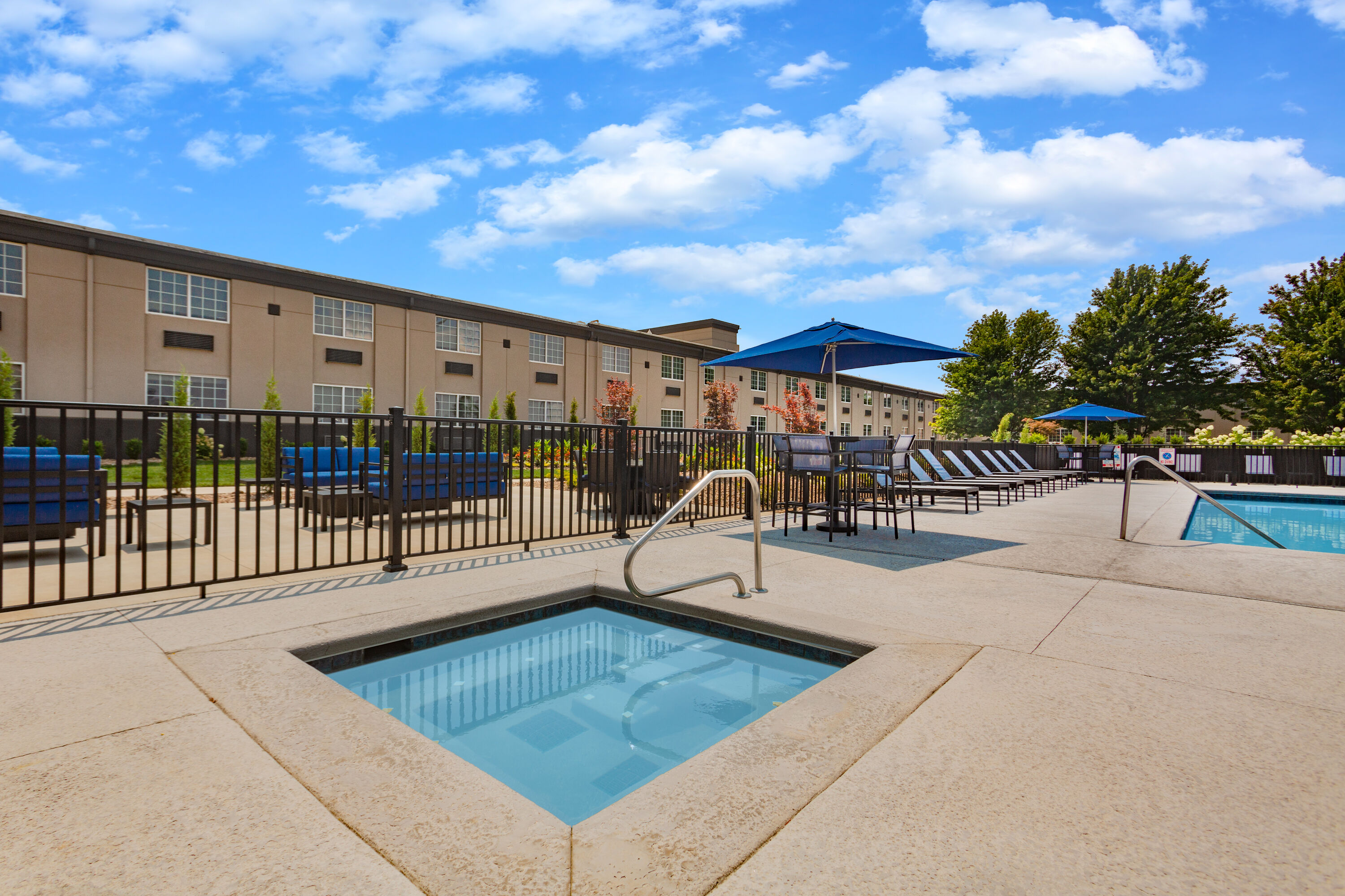 Hot tub at the La Quinta Inn & Suites by Wyndham Joplin in Joplin, Missouri