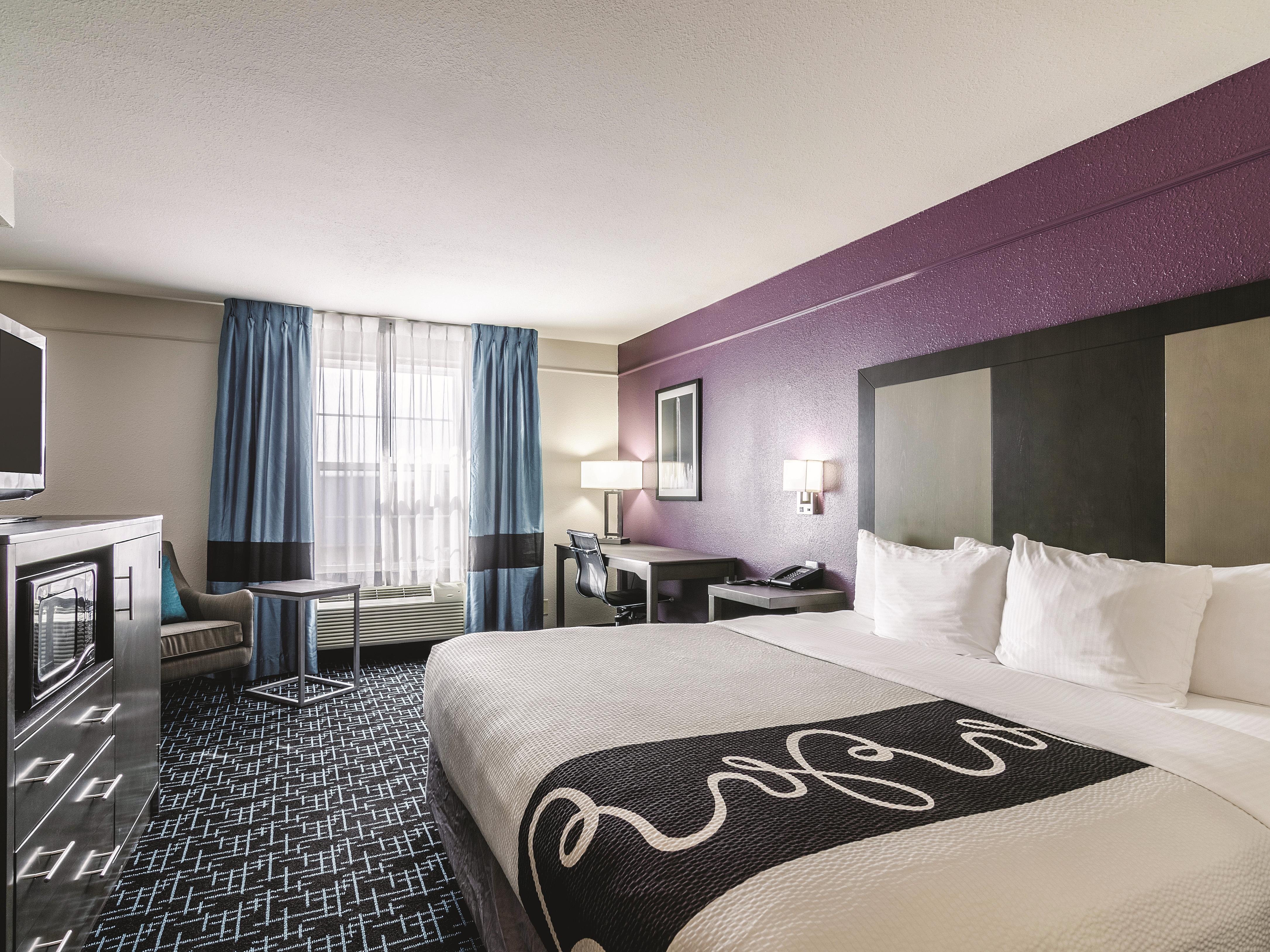 Guest room at the La Quinta Inn & Suites by Wyndham Kansas City Airport in Kansas City, Missouri