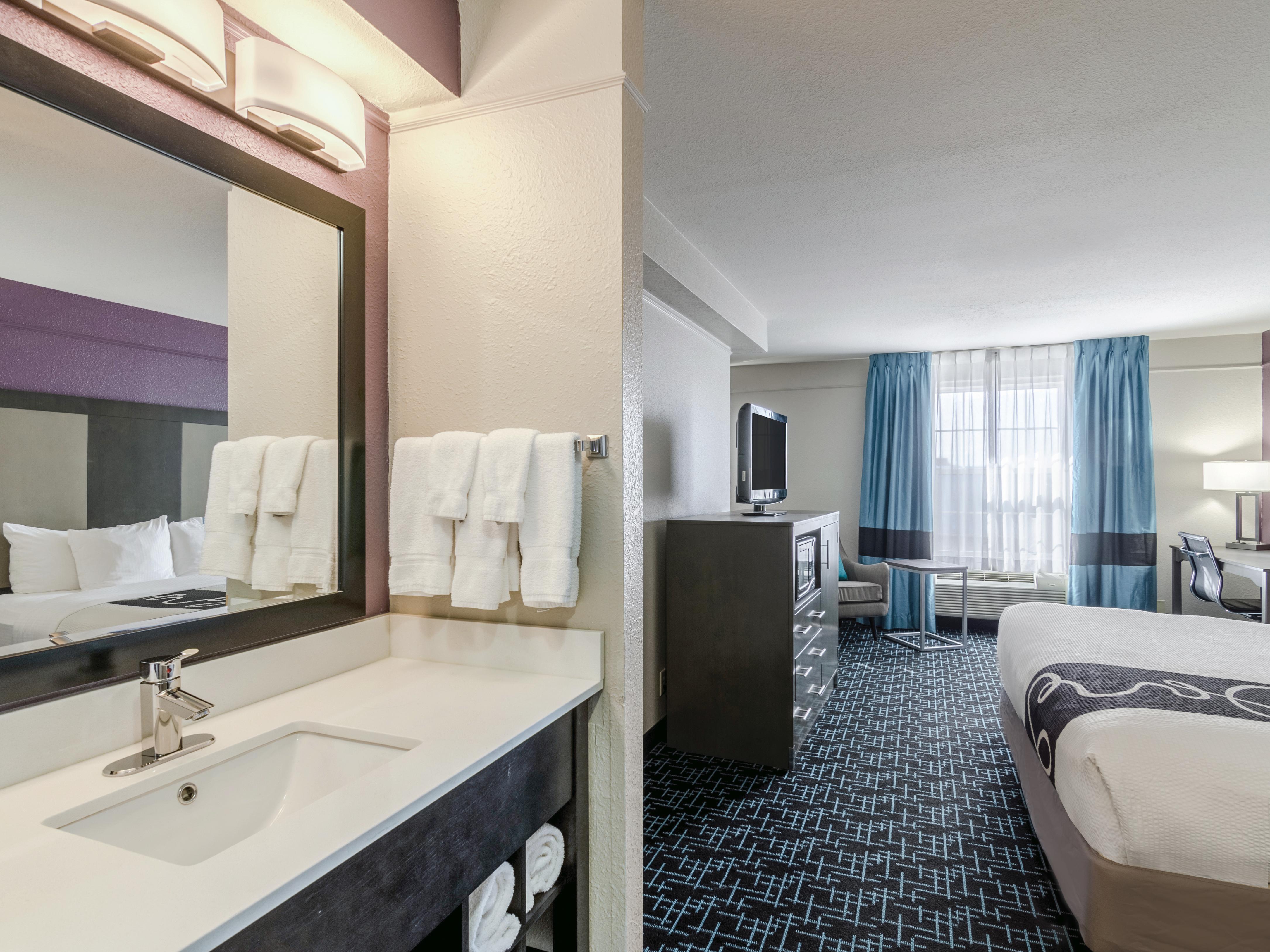 La Quinta Inn Amp Suites By Wyndham Kansas City Airport