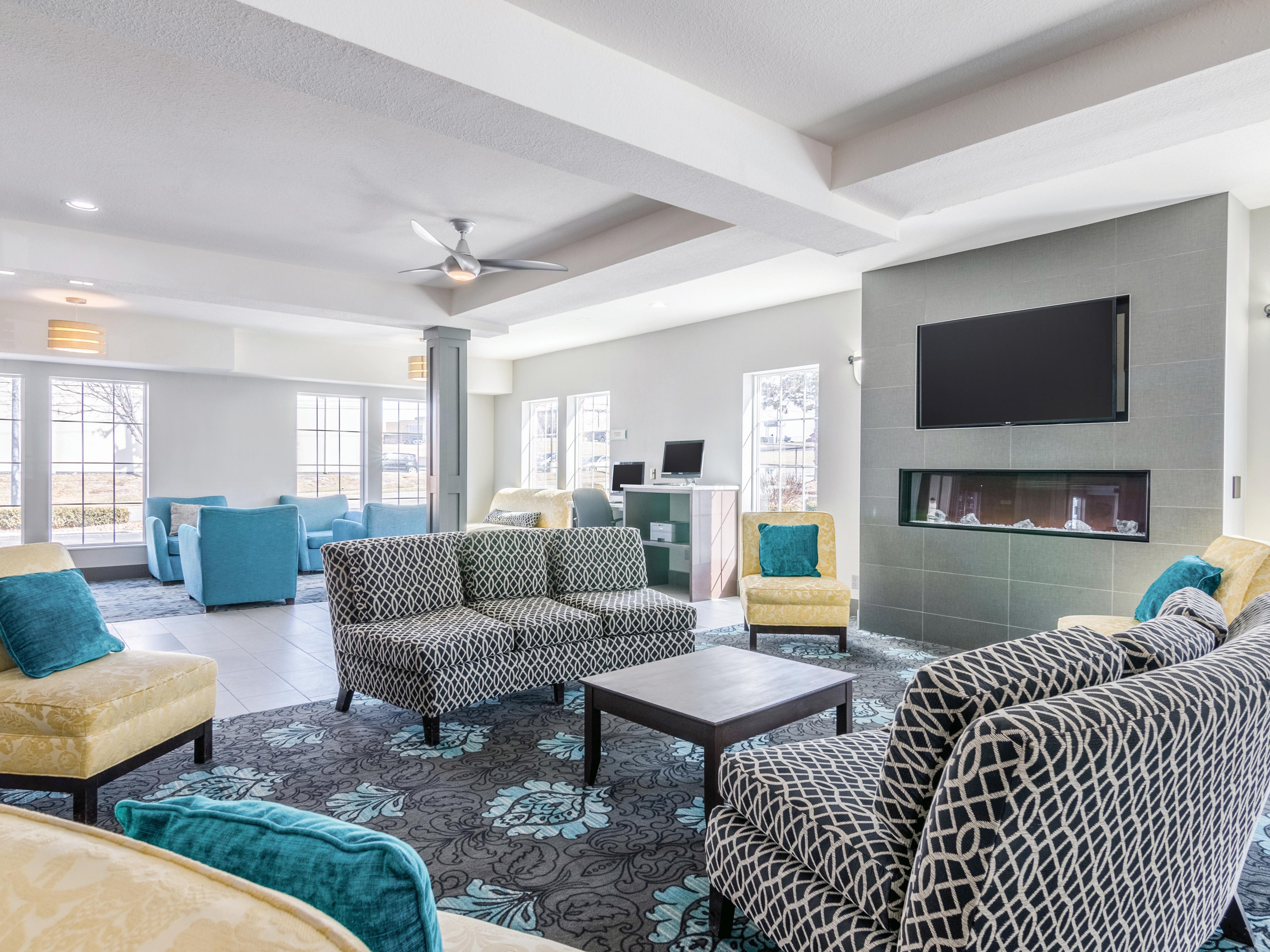 La Quinta Inn Amp Suites By Wyndham Kansas City Airport