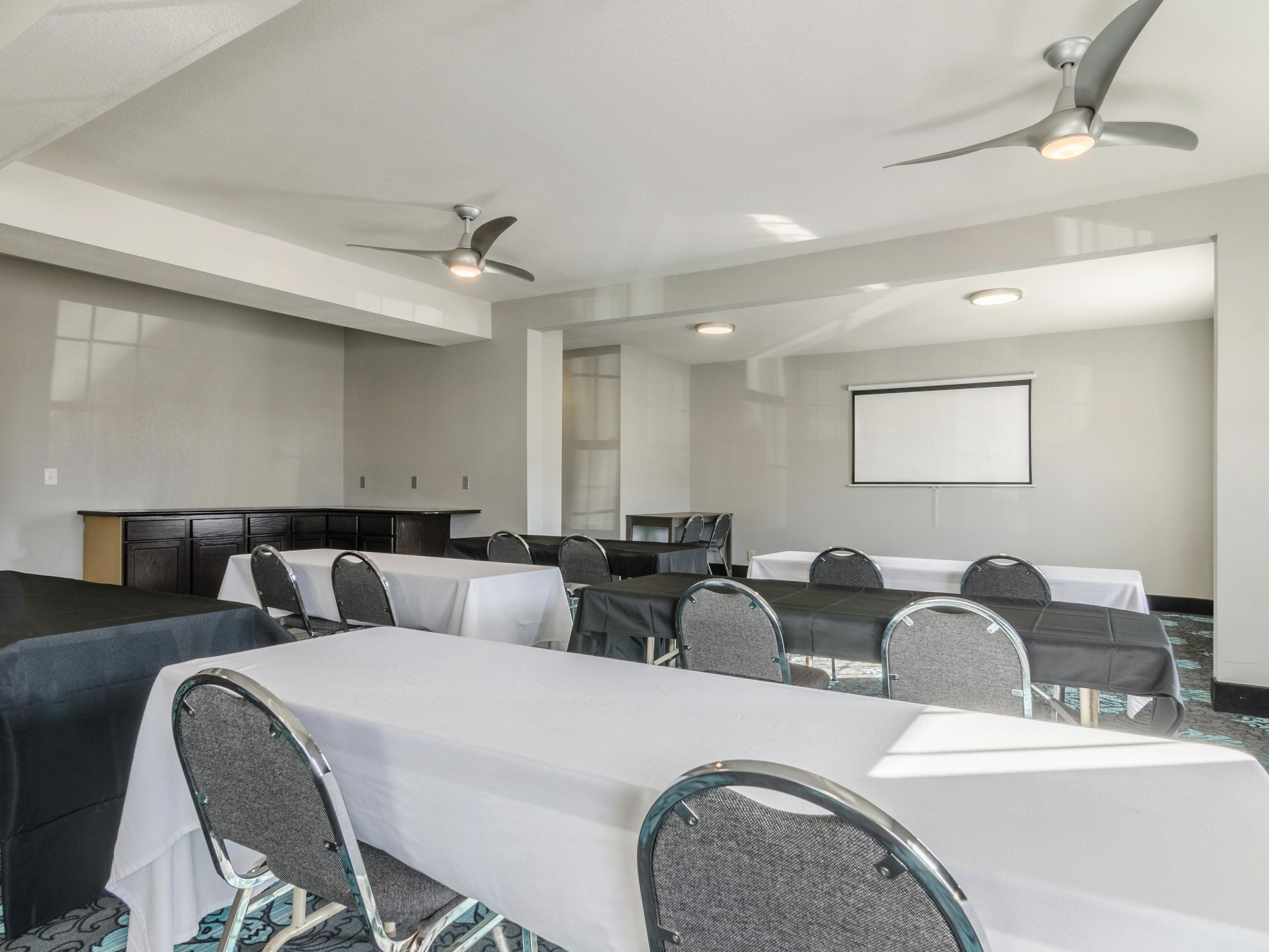 Meeting room at La Quinta Inn & Suites by Wyndham Kansas City Airport in Kansas City, Missouri