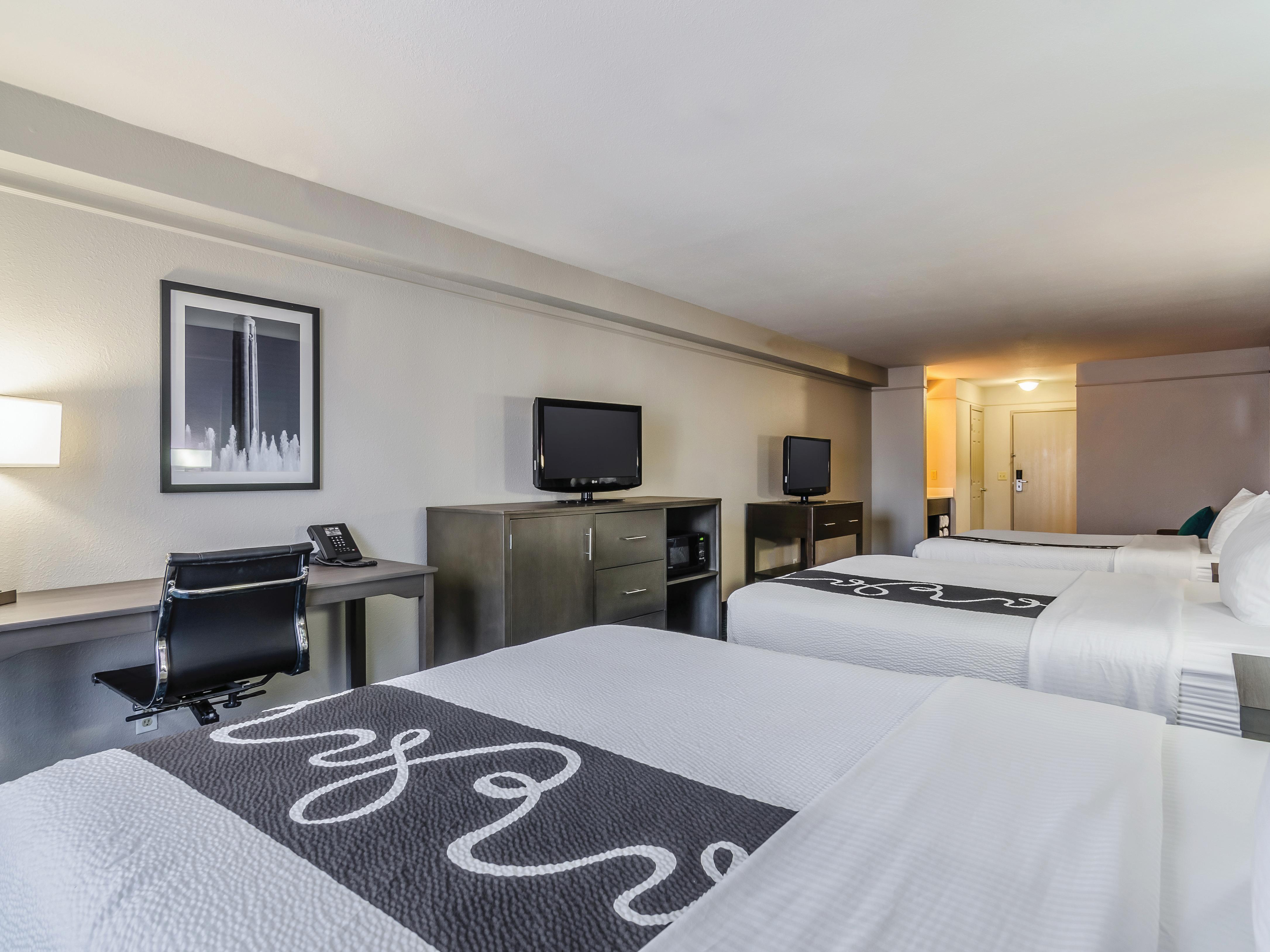 La Quinta Inn & Suites by Wyndham Kansas City Airport suite in Kansas City, Missouri
