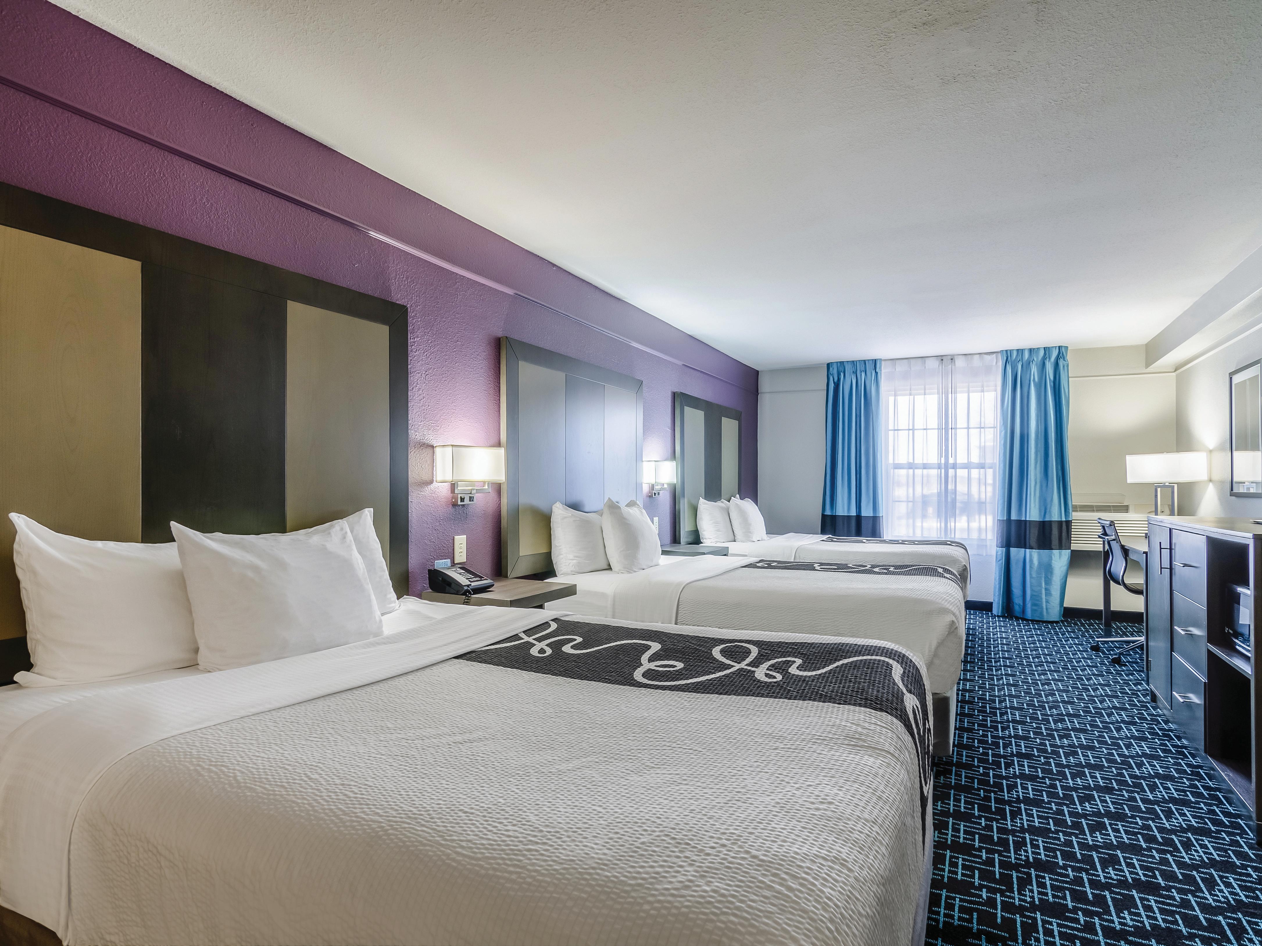 La Quinta Inn & Suites by Wyndham Kansas City Airport suite in Kansas City, Missouri