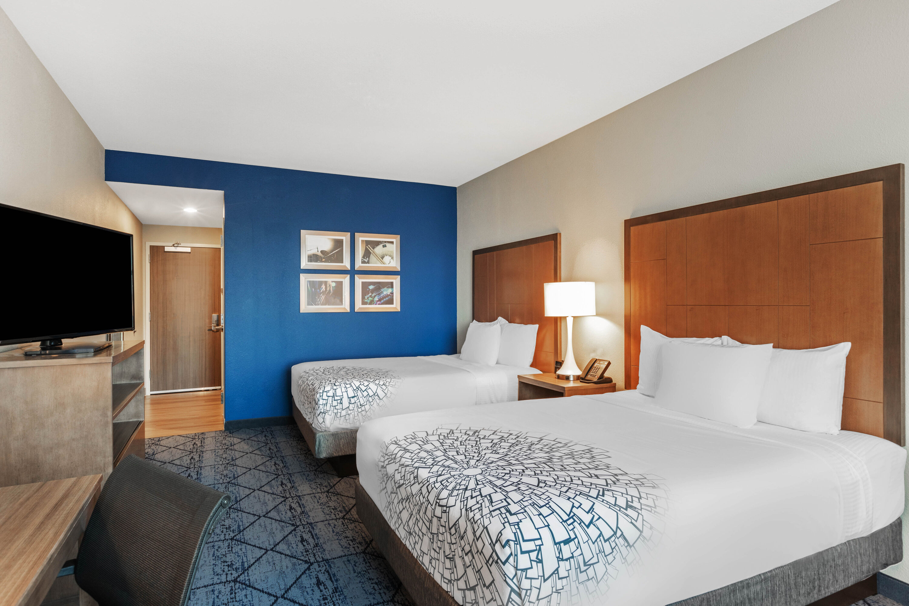 La Quinta Inn Amp Suites By Wyndham Kansas City Beacon Hill