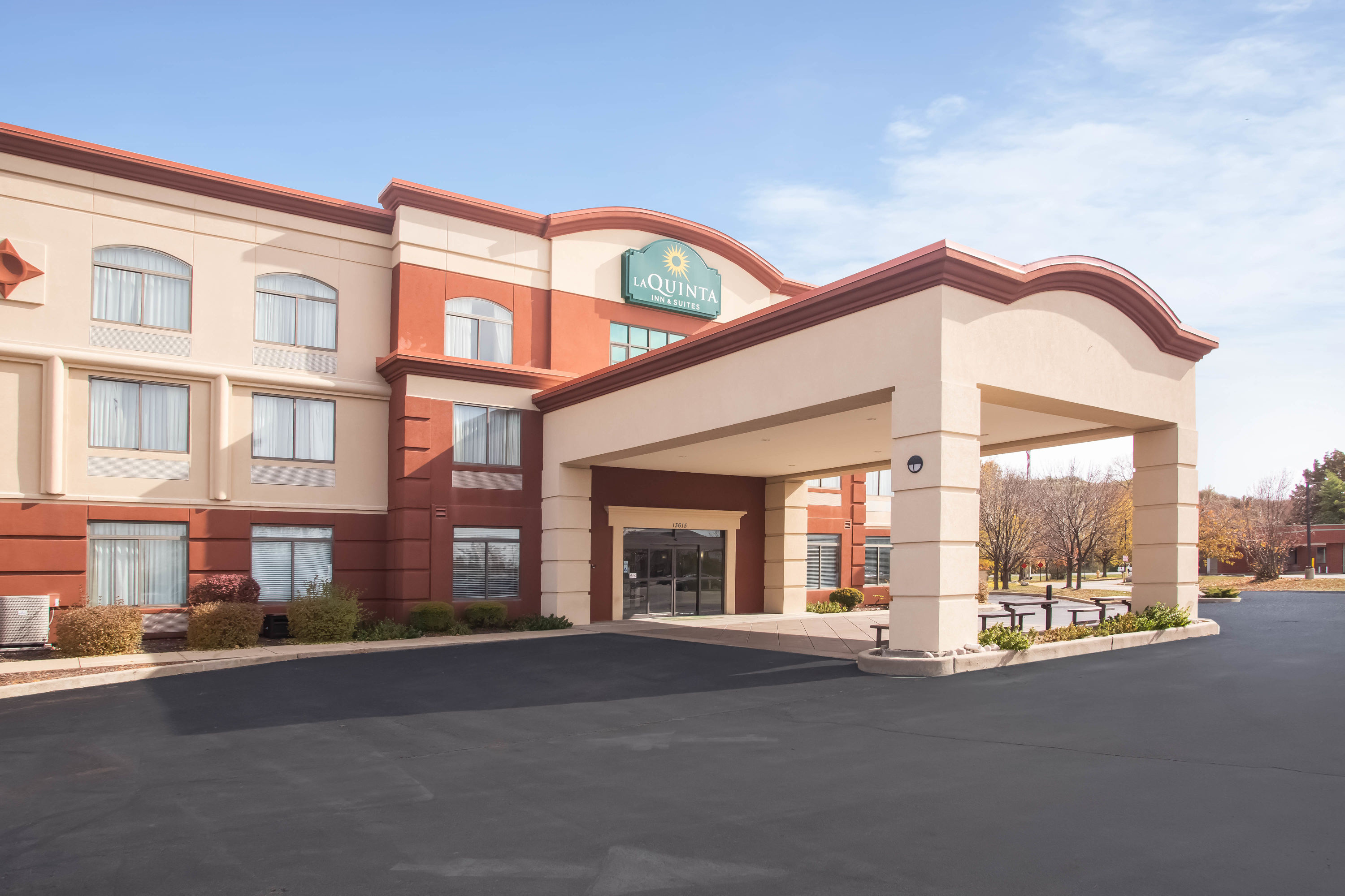 La Quinta Inn Suites By Wyndham St Louis Airport Riverport