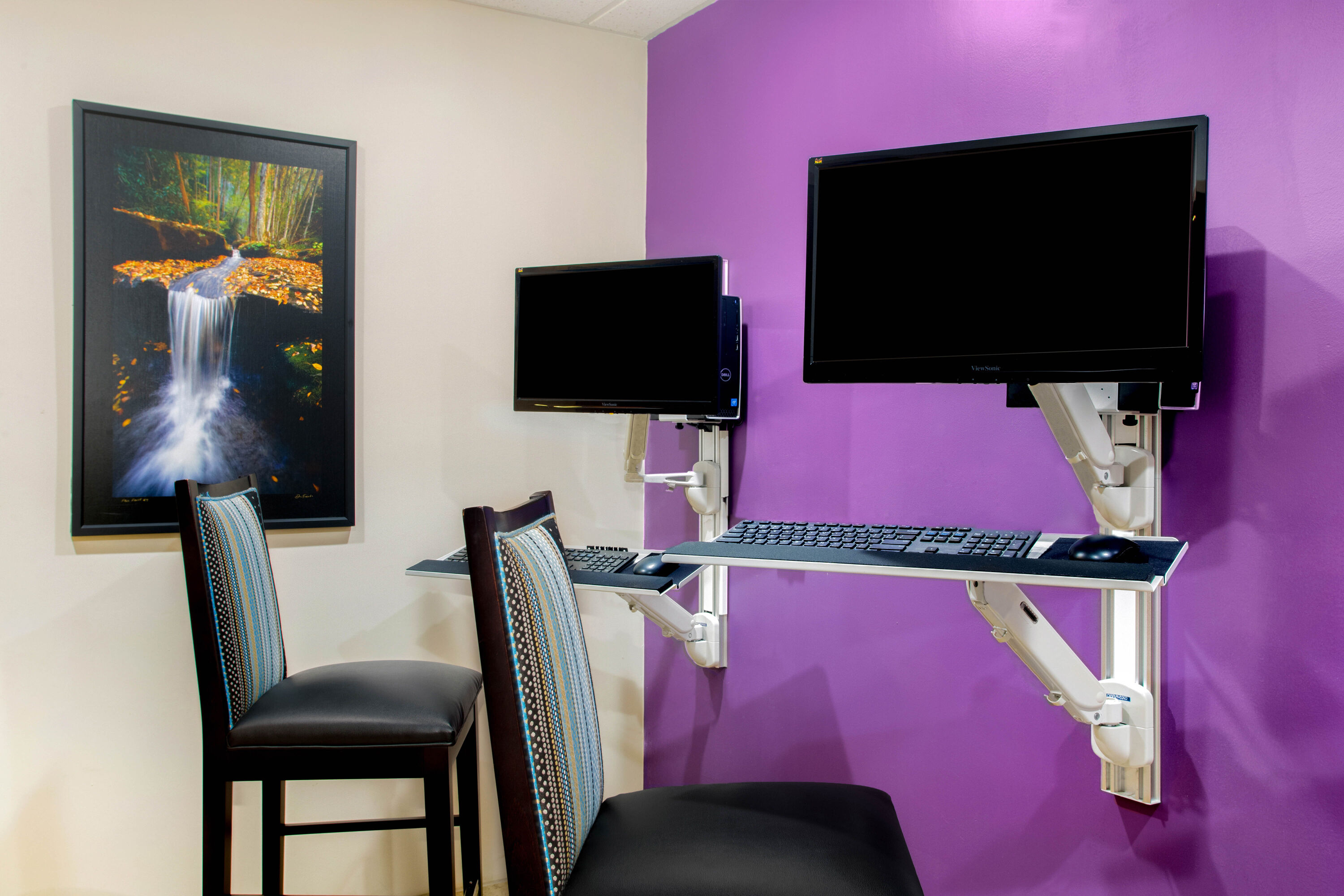 La Quinta Inn & Suites by Wyndham Springfield South business center in Springfield, Missouri