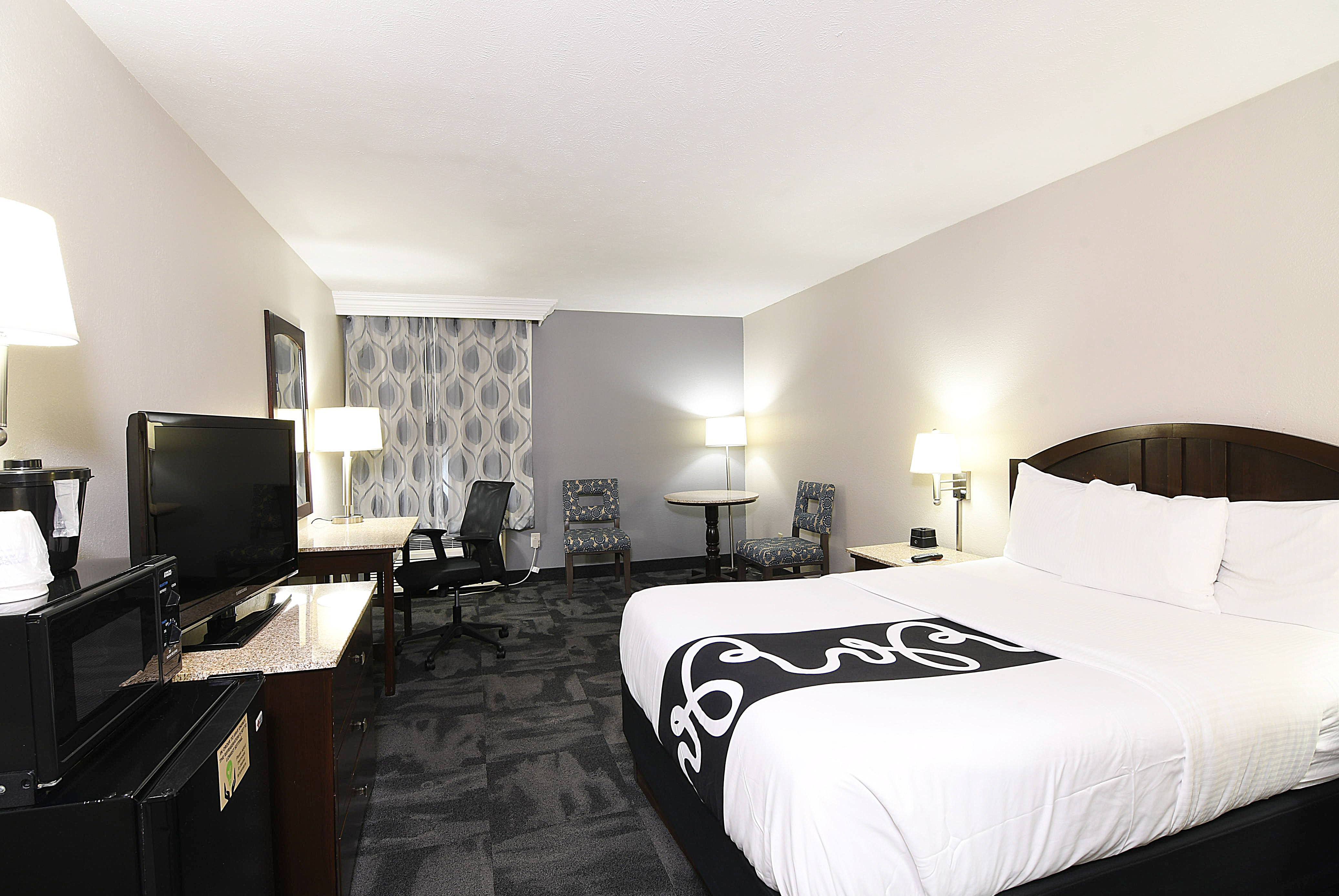 Guest room at the La Quinta Inn & Suites by Wyndham Springfield South in Springfield, Missouri