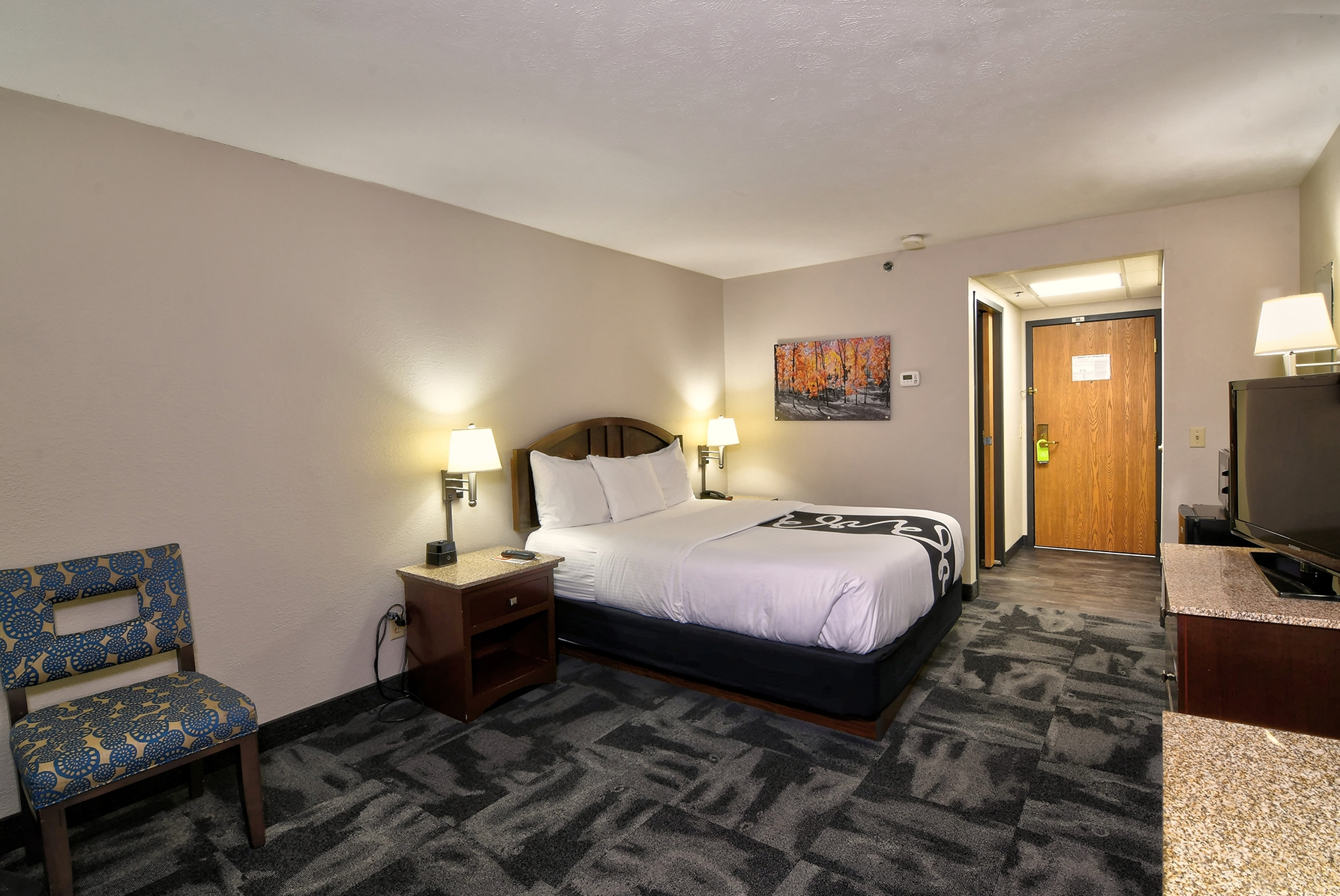 Guest room at the La Quinta Inn & Suites by Wyndham Springfield South in Springfield, Missouri