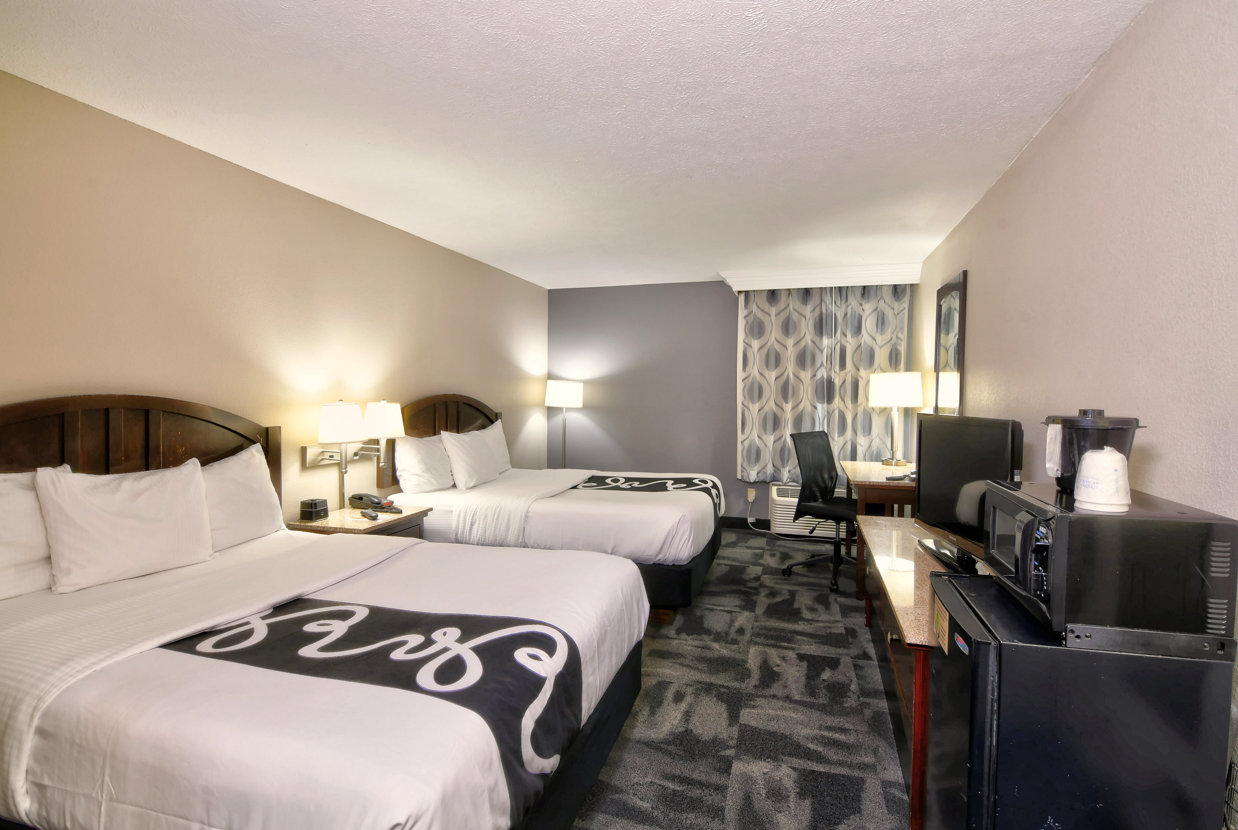 Guest room at the La Quinta Inn & Suites by Wyndham Springfield South in Springfield, Missouri
