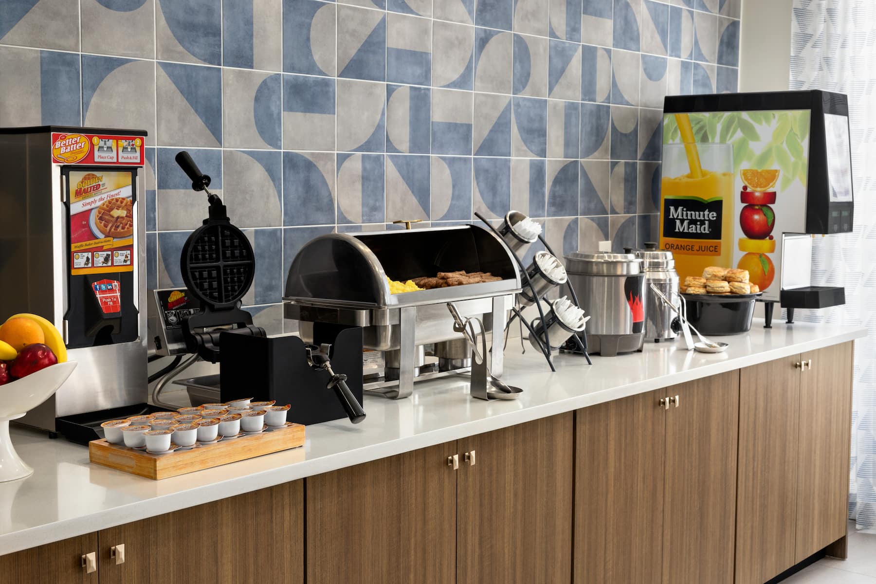 La Quinta Inn & Suites by Wyndham Springfield Airport Plaza restaurant in Springfield, Missouri