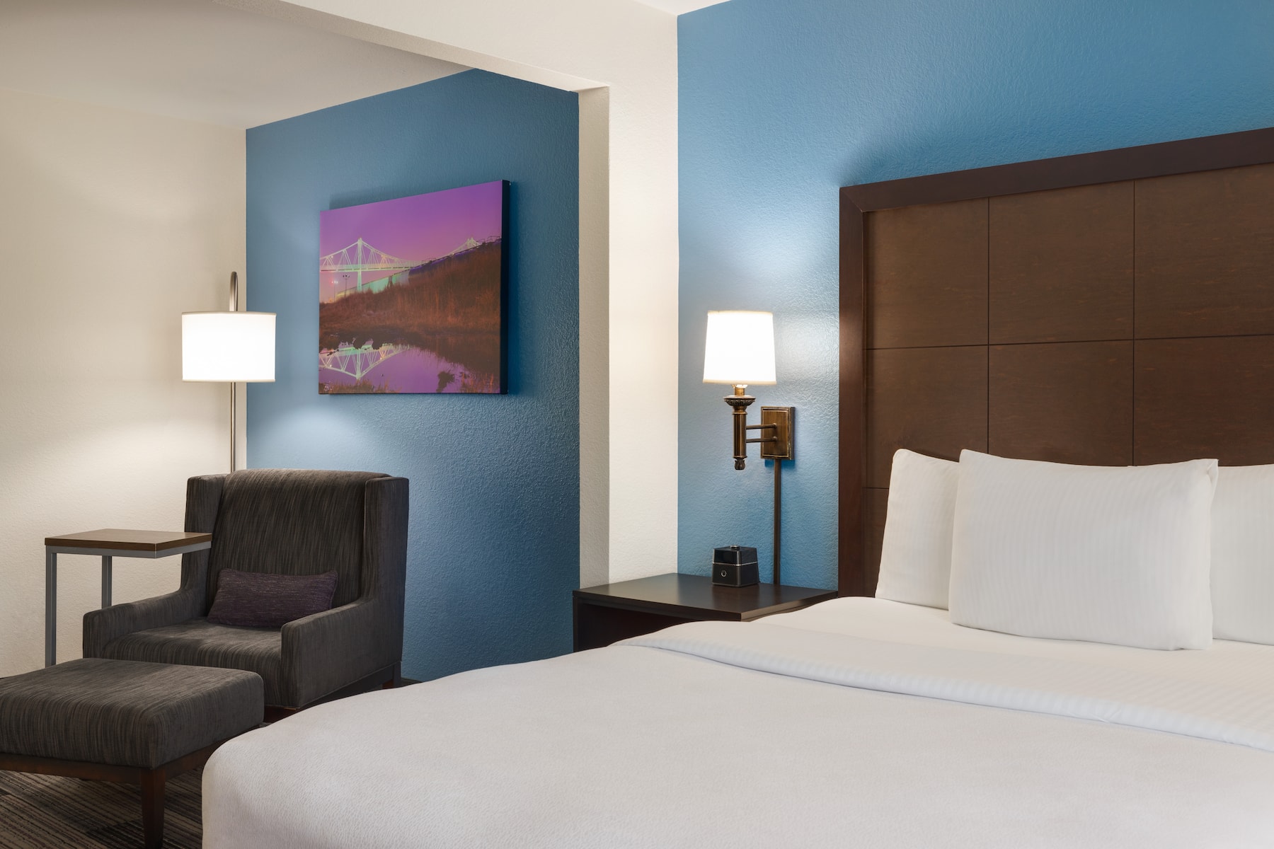 Guest room at the La Quinta Inn & Suites by Wyndham Springfield Airport Plaza in Springfield, Missouri