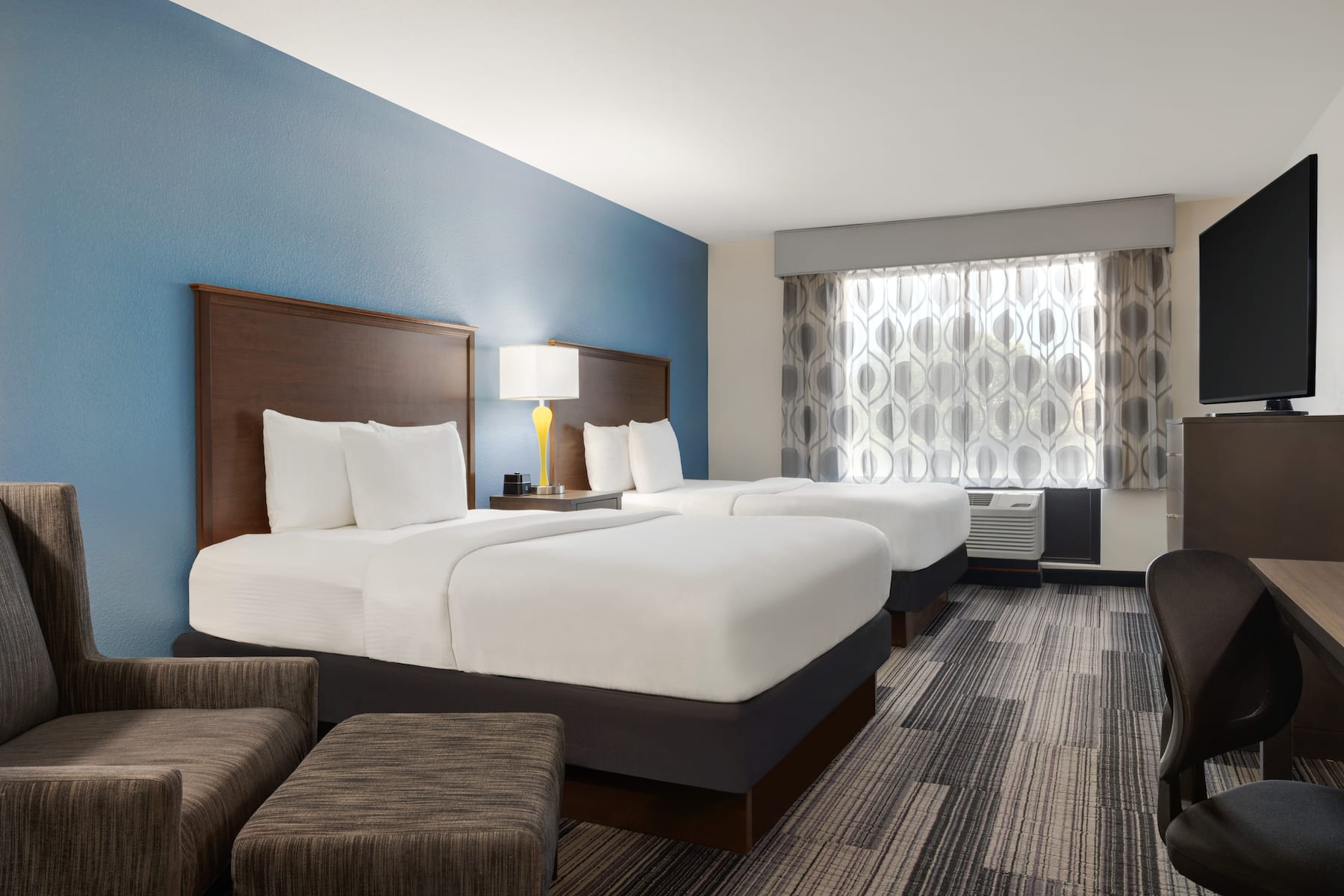 Guest room at the La Quinta Inn & Suites by Wyndham Springfield Airport Plaza in Springfield, Missouri