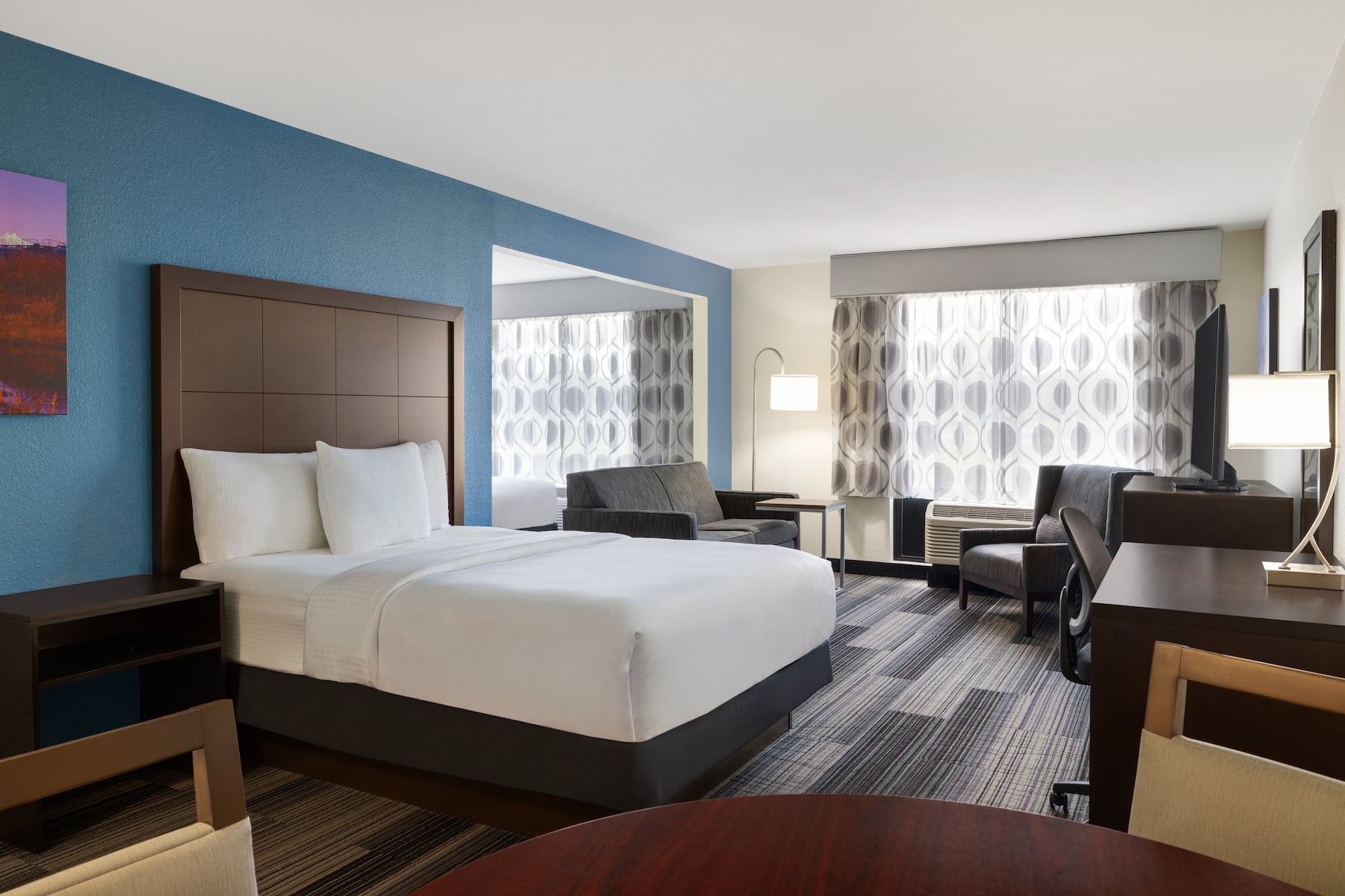 Guest room at the La Quinta Inn & Suites by Wyndham Springfield Airport Plaza in Springfield, Missouri