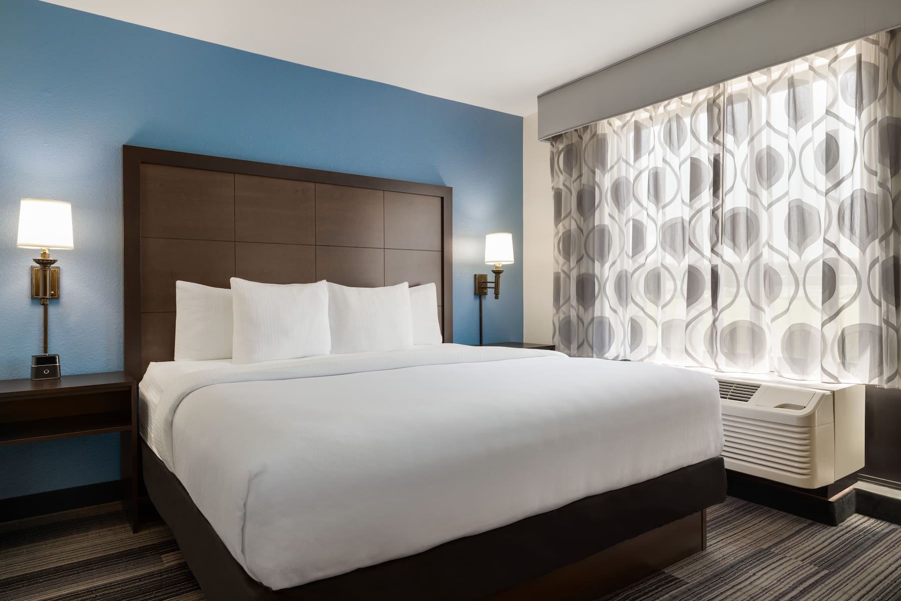 Guest room at the La Quinta Inn & Suites by Wyndham Springfield Airport Plaza in Springfield, Missouri
