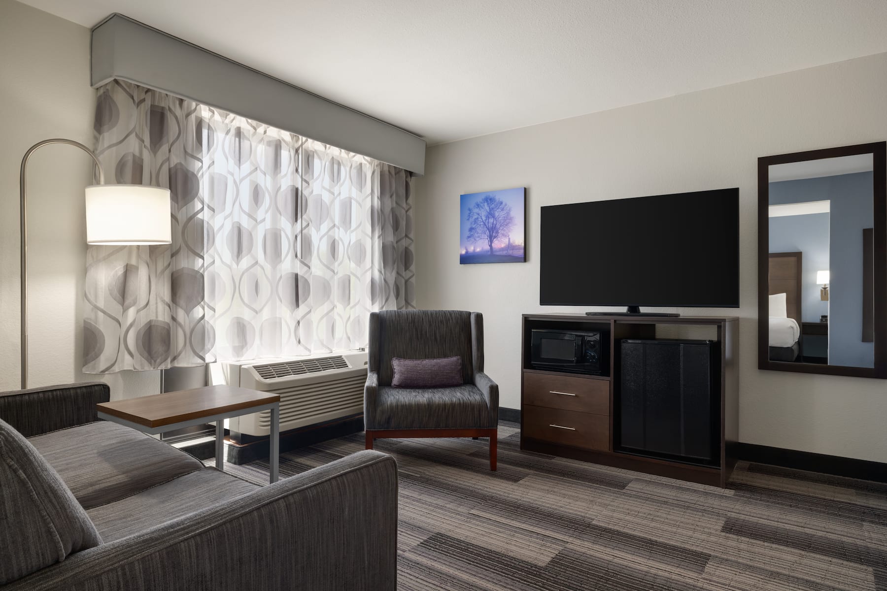 Guest room at the La Quinta Inn & Suites by Wyndham Springfield Airport Plaza in Springfield, Missouri