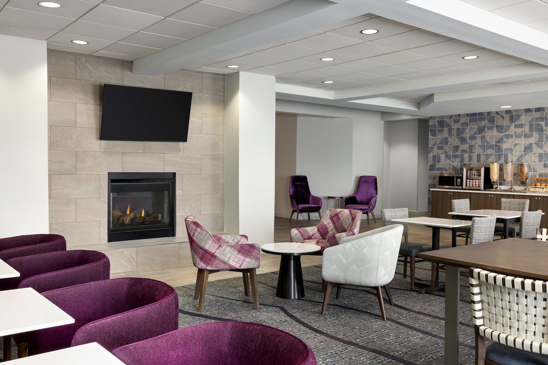 La Quinta Inn & Suites by Wyndham Springfield Airport Plaza restaurant in Springfield, Missouri
