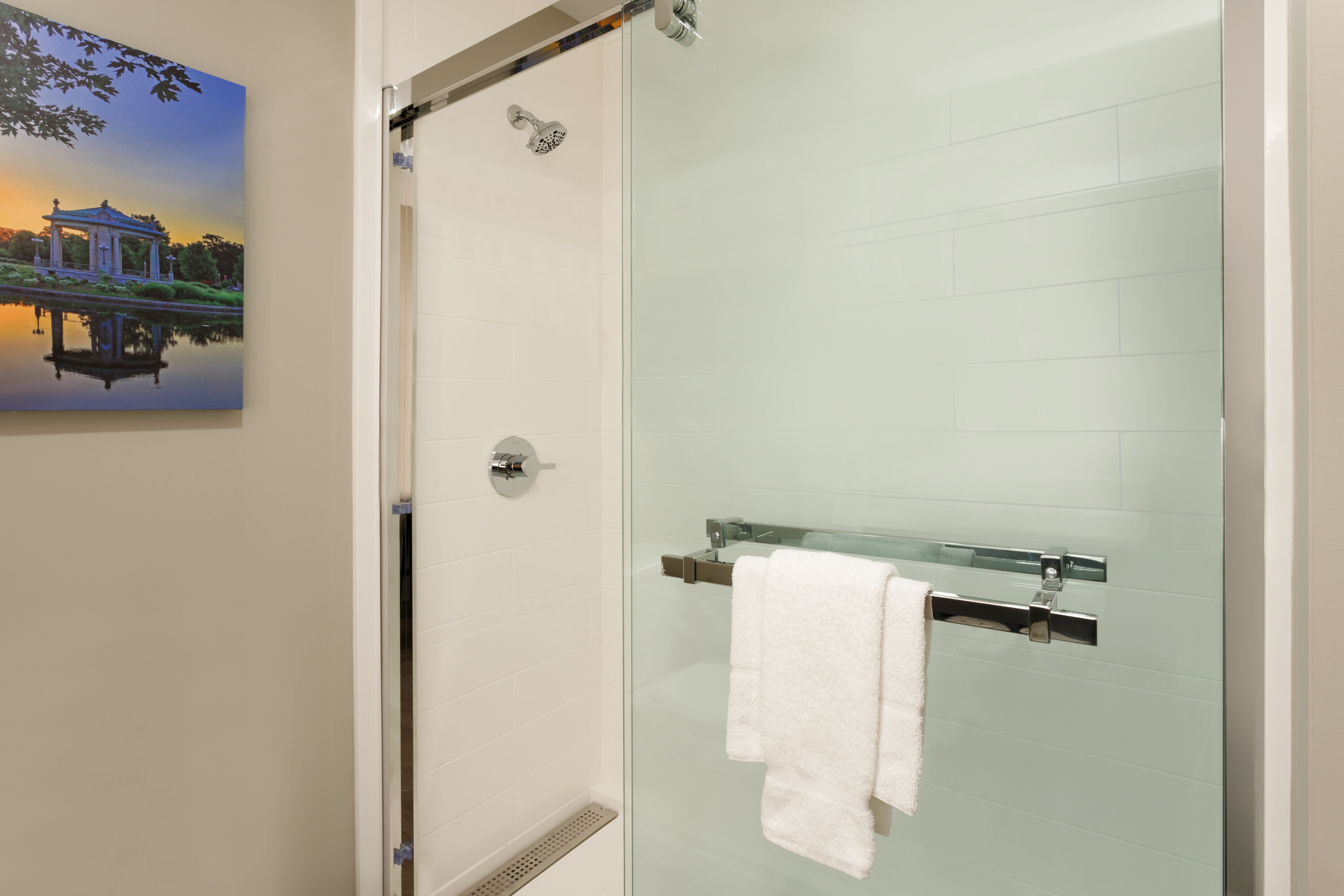 Guest room bath at the La Quinta Inn & Suites by Wyndham St Louis Route 66 in St. Louis, Missouri