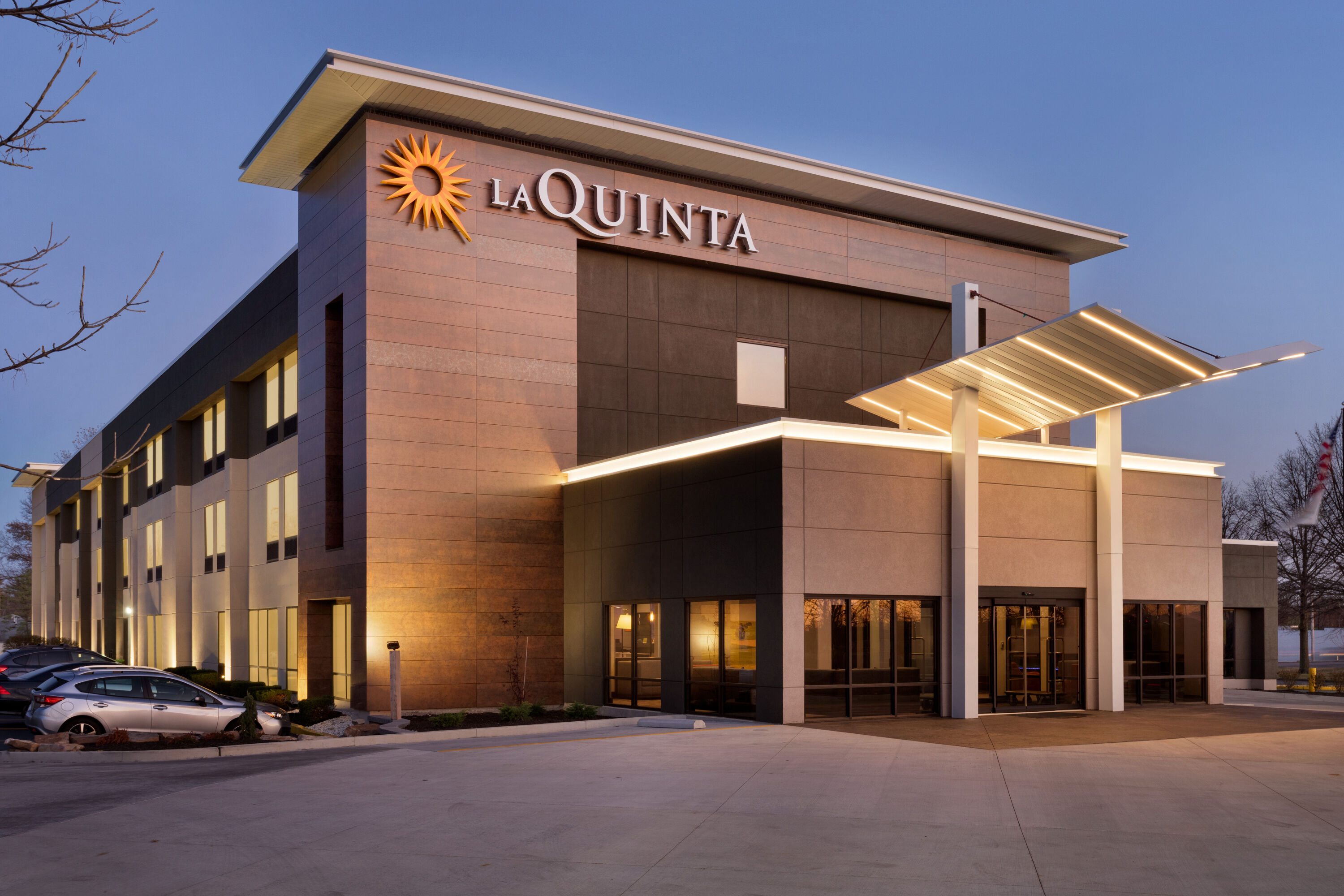Exterior of La Quinta Inn & Suites by Wyndham St Louis Route 66 hotel in St. Louis, Missouri