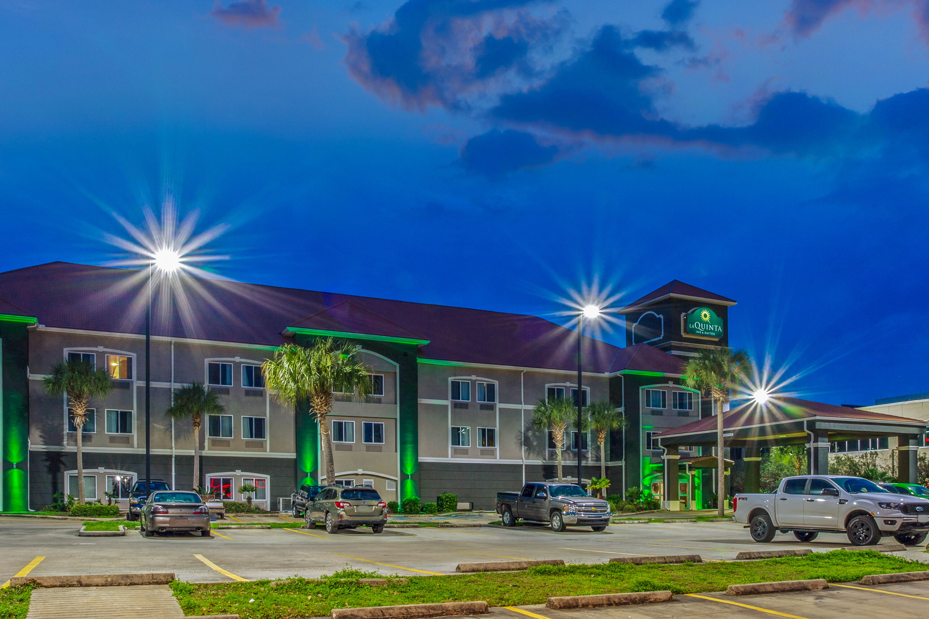 Exterior Dusk Image of La Quinta Inn & Suites by Wyndham Biloxi hotel in Biloxi, Mississippi