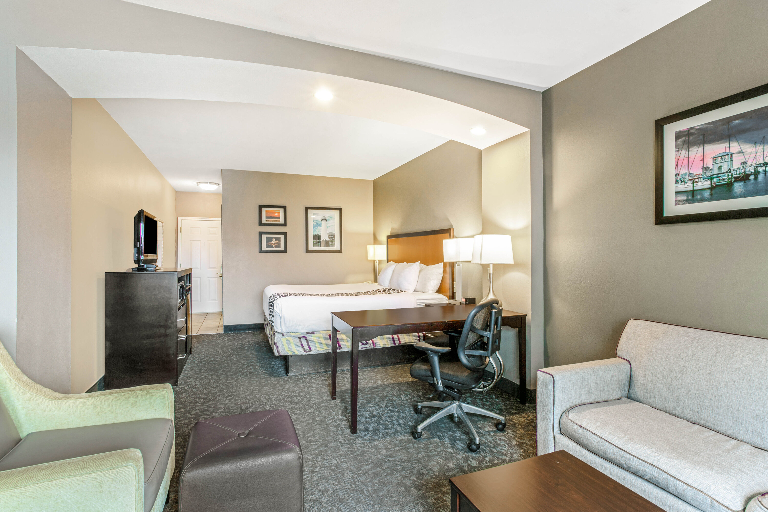 La Quinta Inn & Suites by Wyndham Biloxi suite in Biloxi, Mississippi