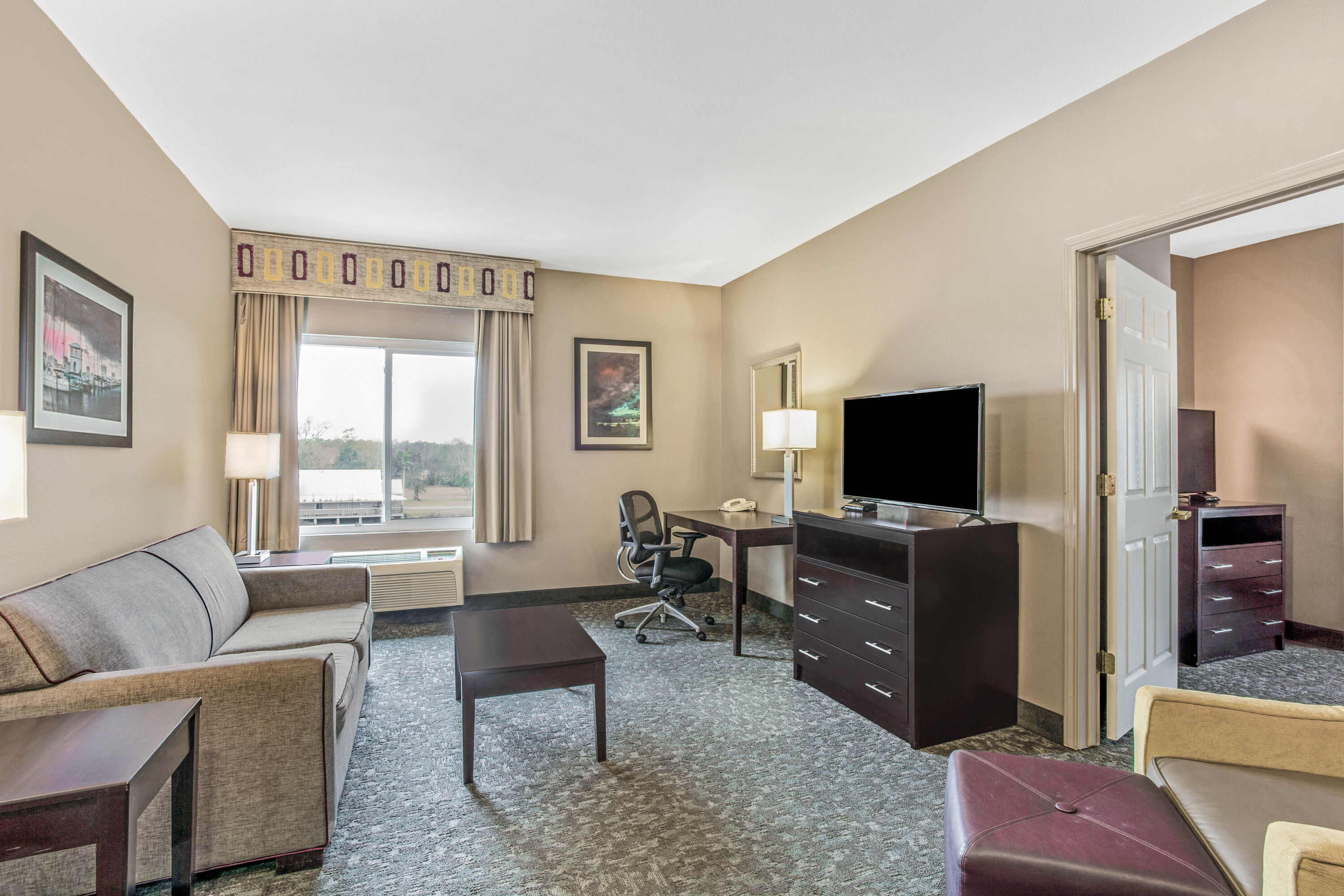 La Quinta Inn & Suites by Wyndham Biloxi suite in Biloxi, Mississippi