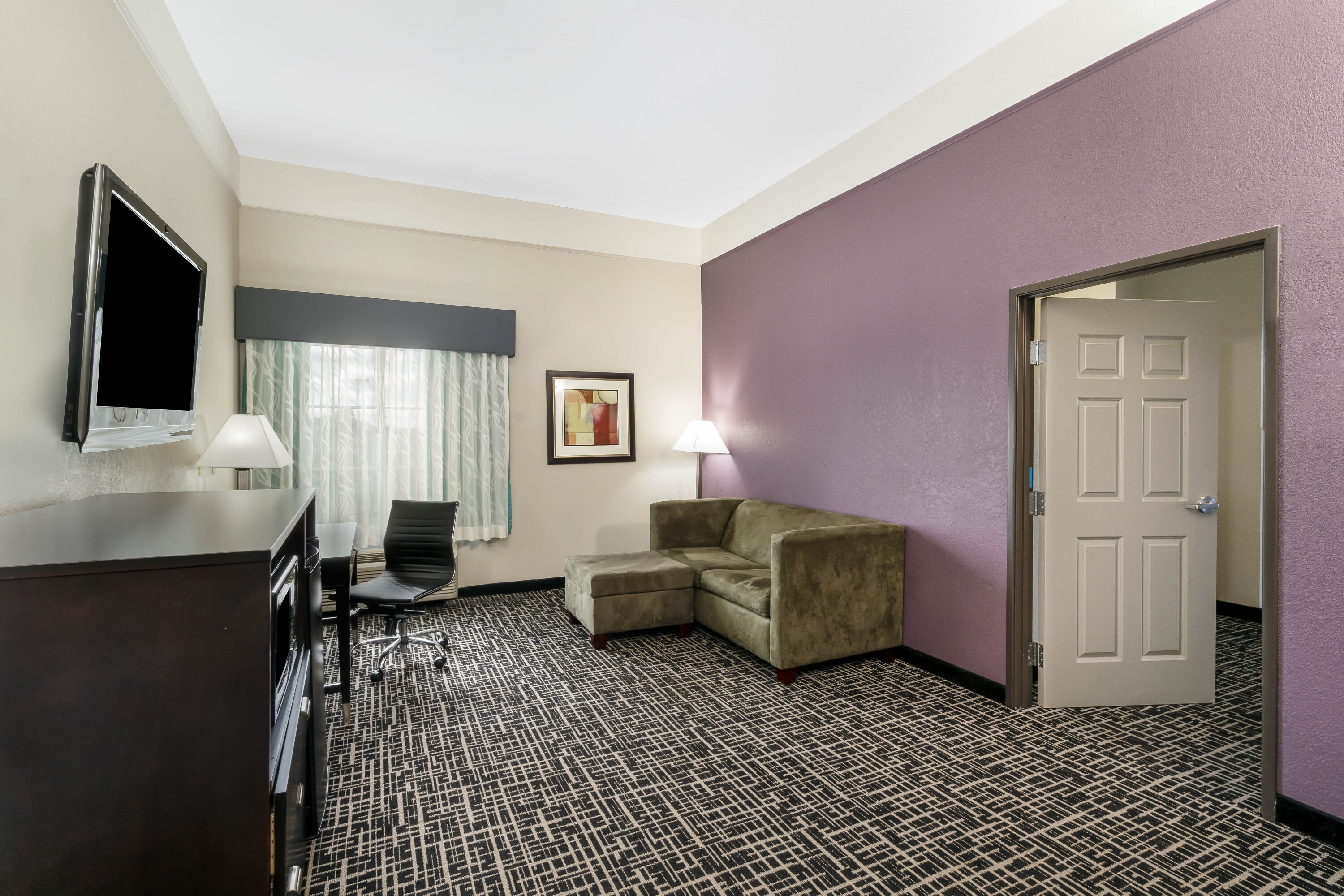 La Quinta Inn & Suites by Wyndham Canton MS suite in Canton, Mississippi