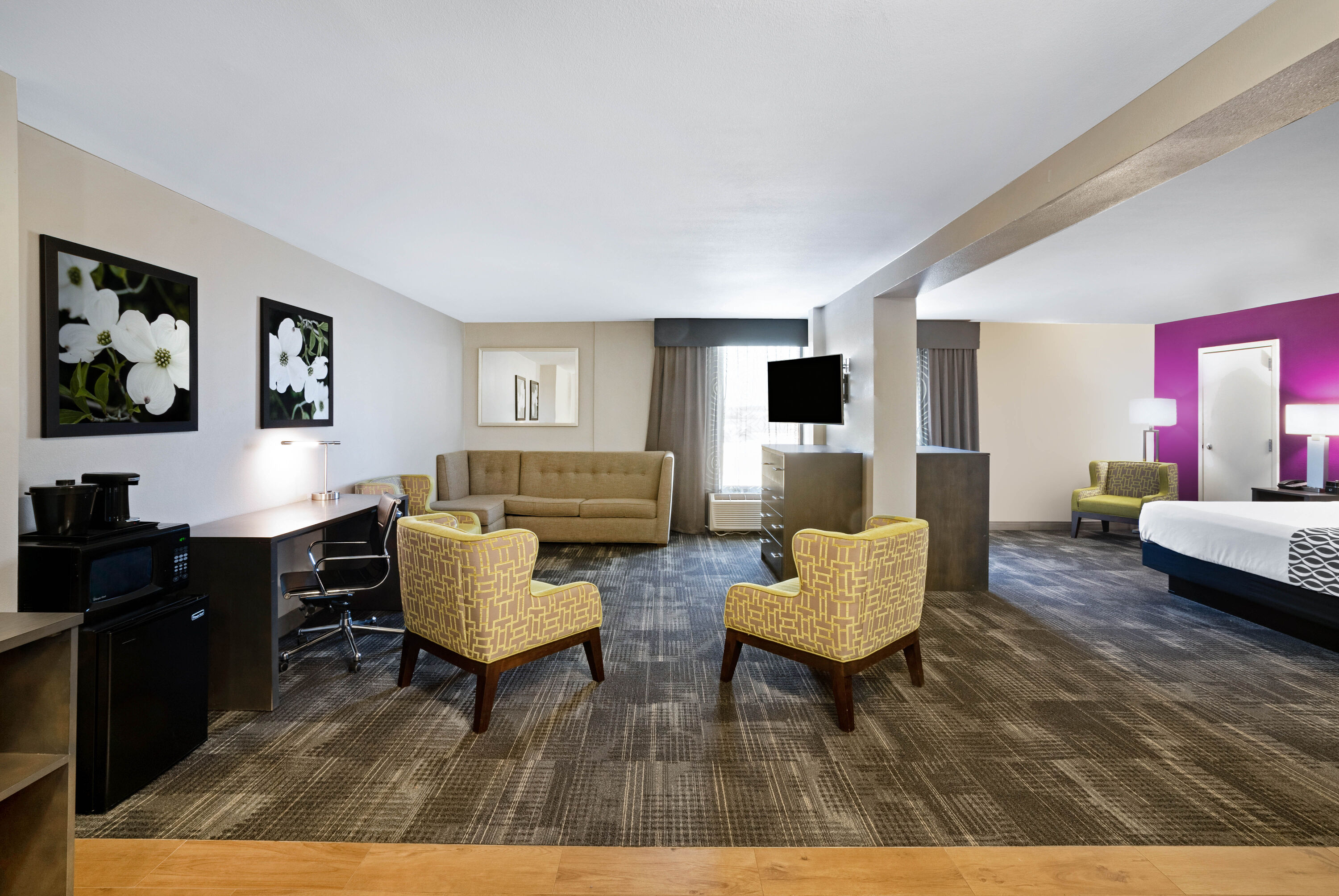 La Quinta Inn & Suites by Wyndham Columbus MS suite in Columbus, Mississippi