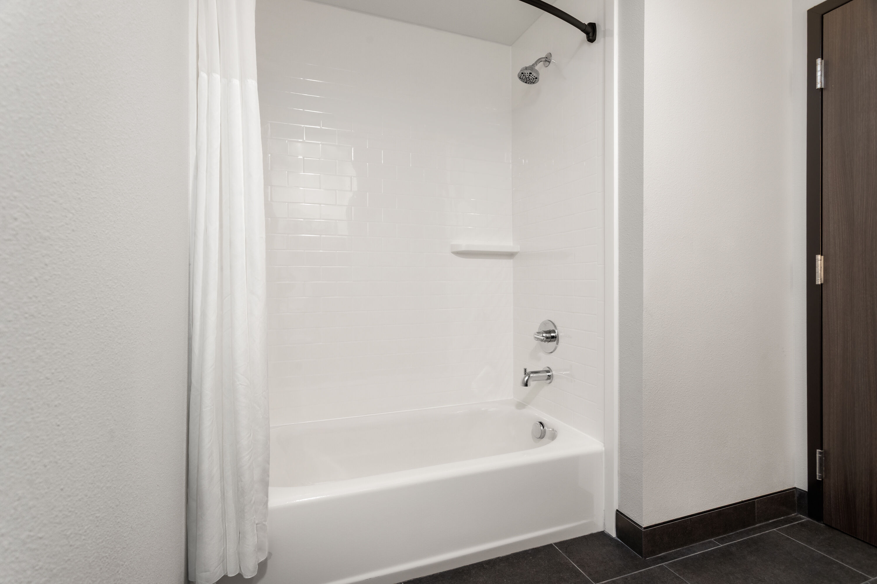 Guest room bath at the La Quinta Inn & Suites by Wyndham Olive Branch in Olive Branch, Mississippi