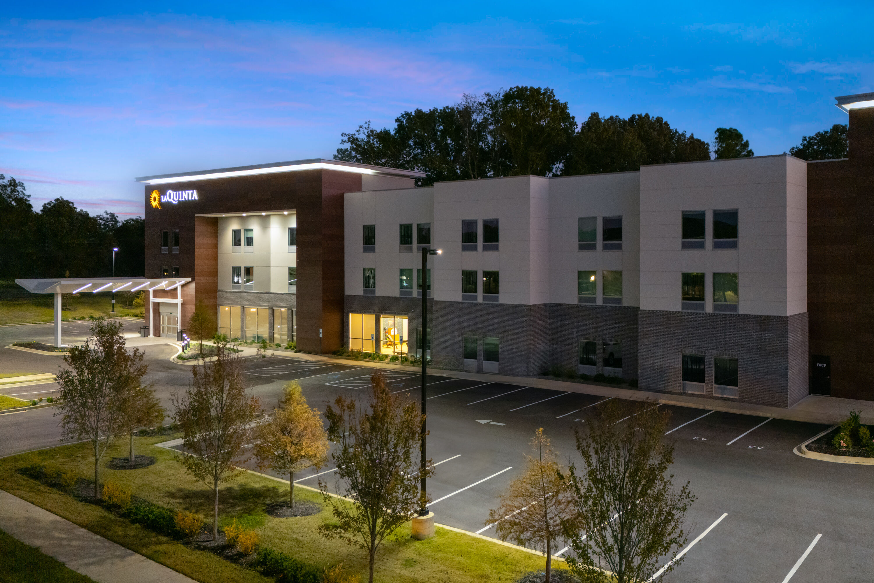 Exterior Dusk Image of La Quinta Inn & Suites by Wyndham Olive Branch hotel in Olive Branch, Mississippi