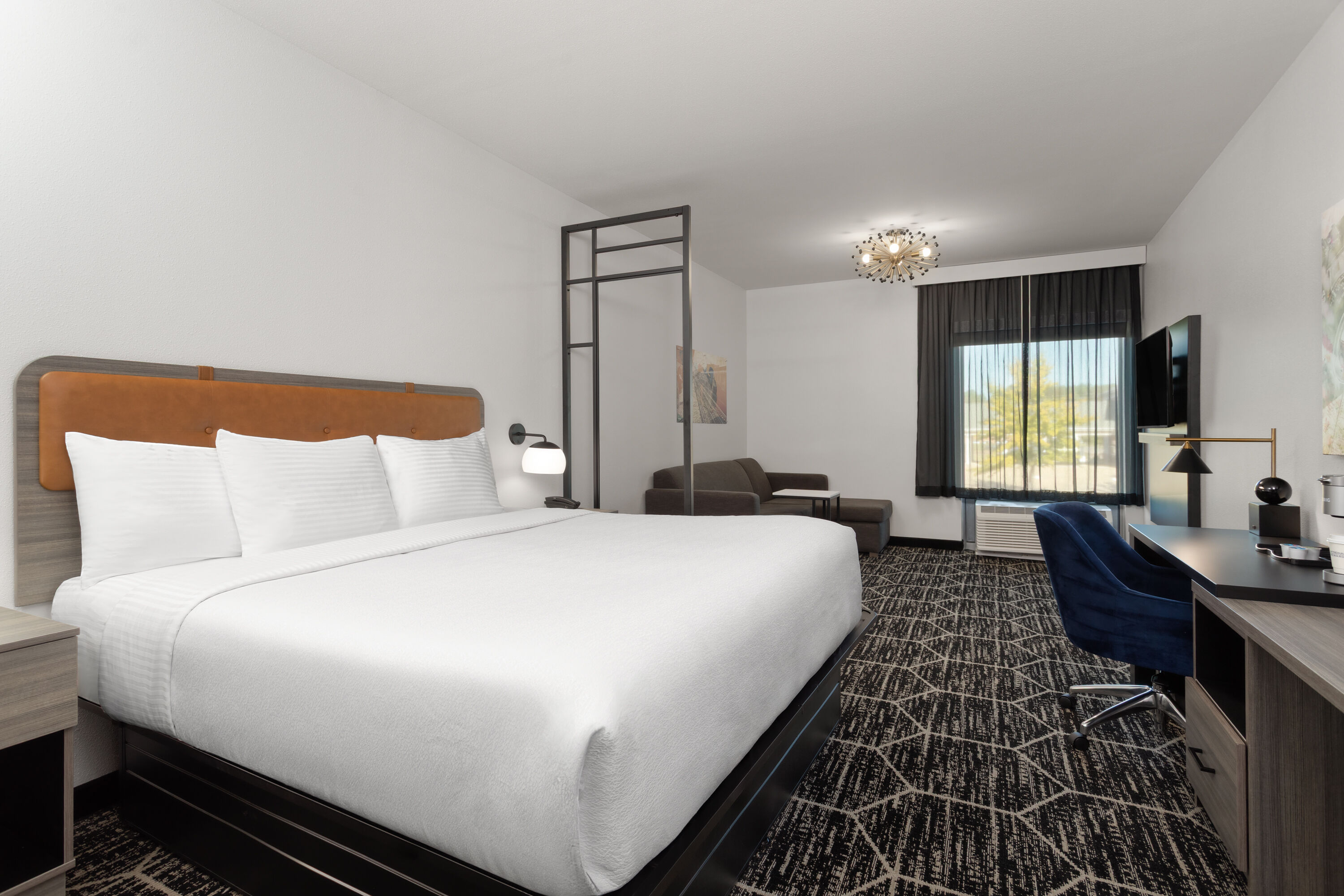 La Quinta Inn & Suites by Wyndham Olive Branch suite in Olive Branch, Mississippi