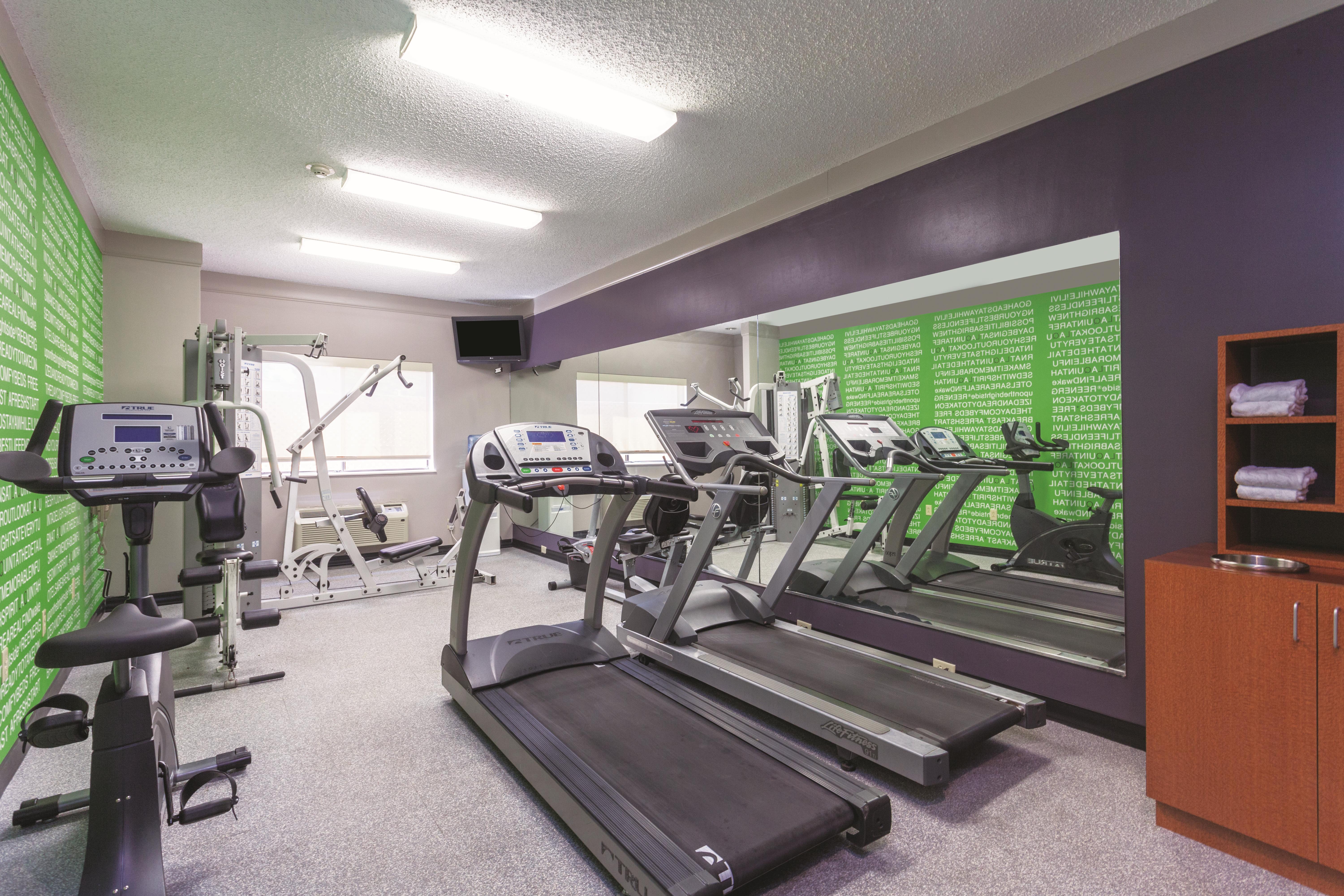 Fitness room at La Quinta Inn & Suites by Wyndham Jackson Airport in Pearl, Mississippi