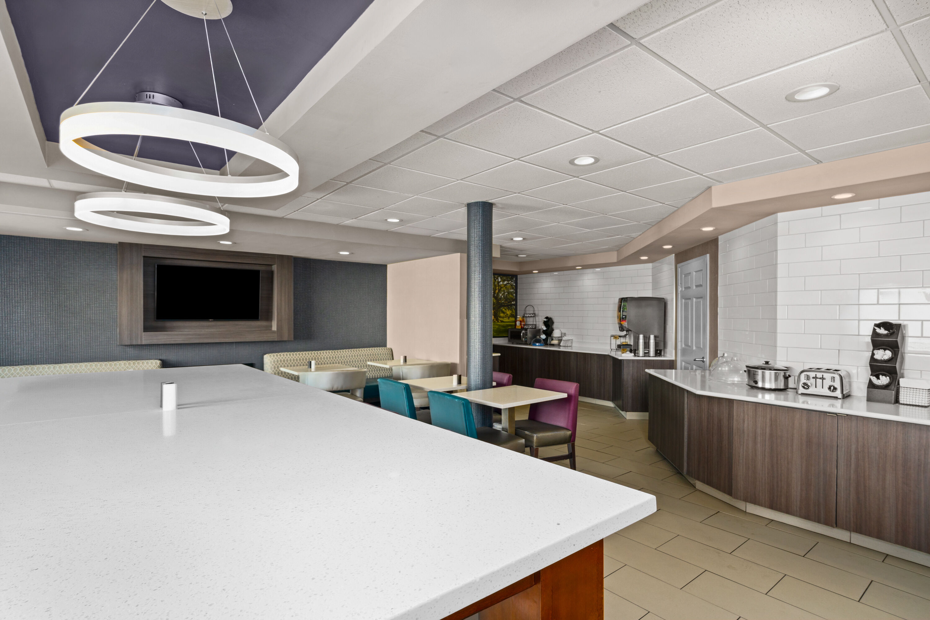Free breakfast at La Quinta Inn & Suites by Wyndham Jackson Airport/Pearl in Pearl, Mississippi