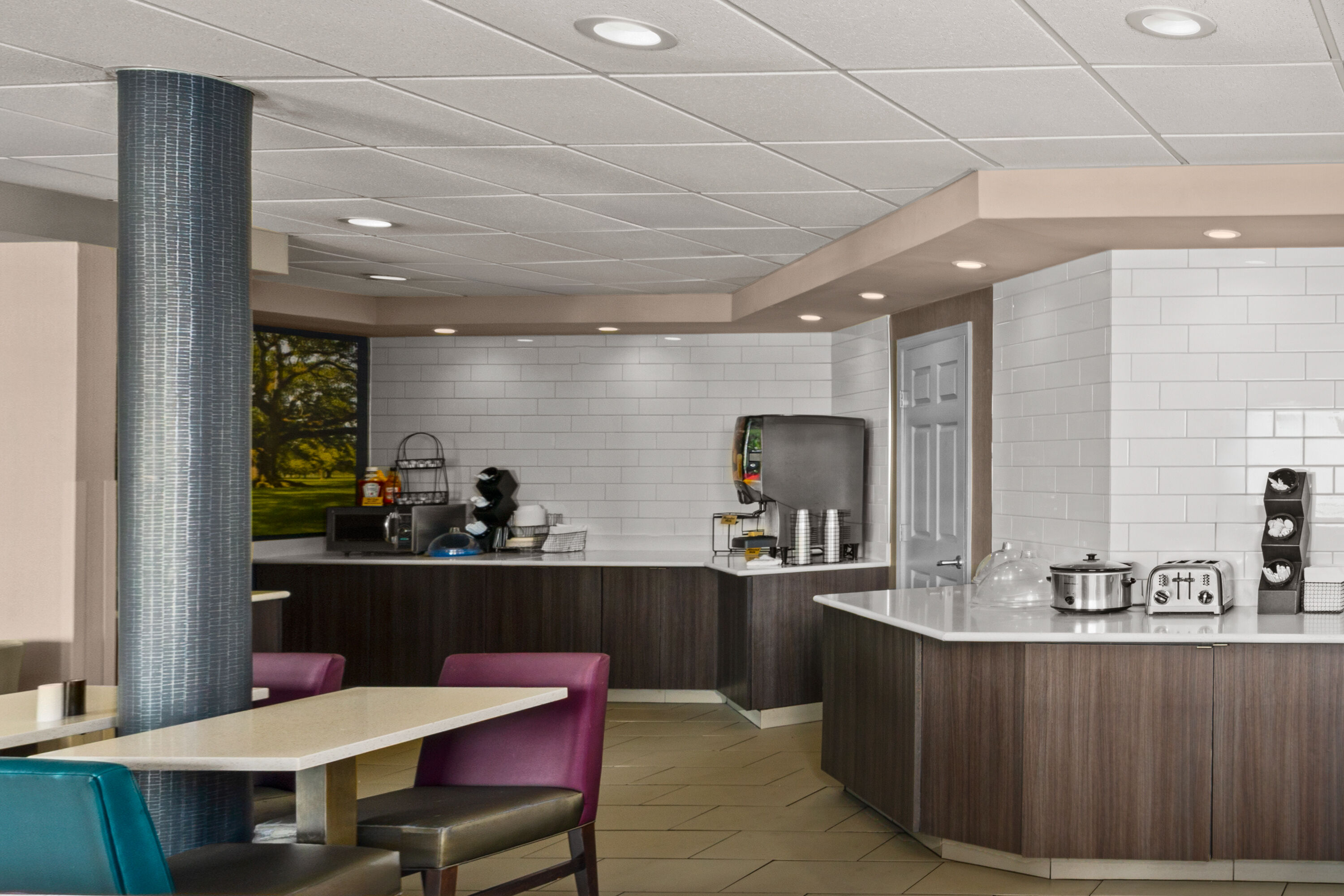 Free breakfast at La Quinta Inn & Suites by Wyndham Jackson Airport/Pearl in Pearl, Mississippi