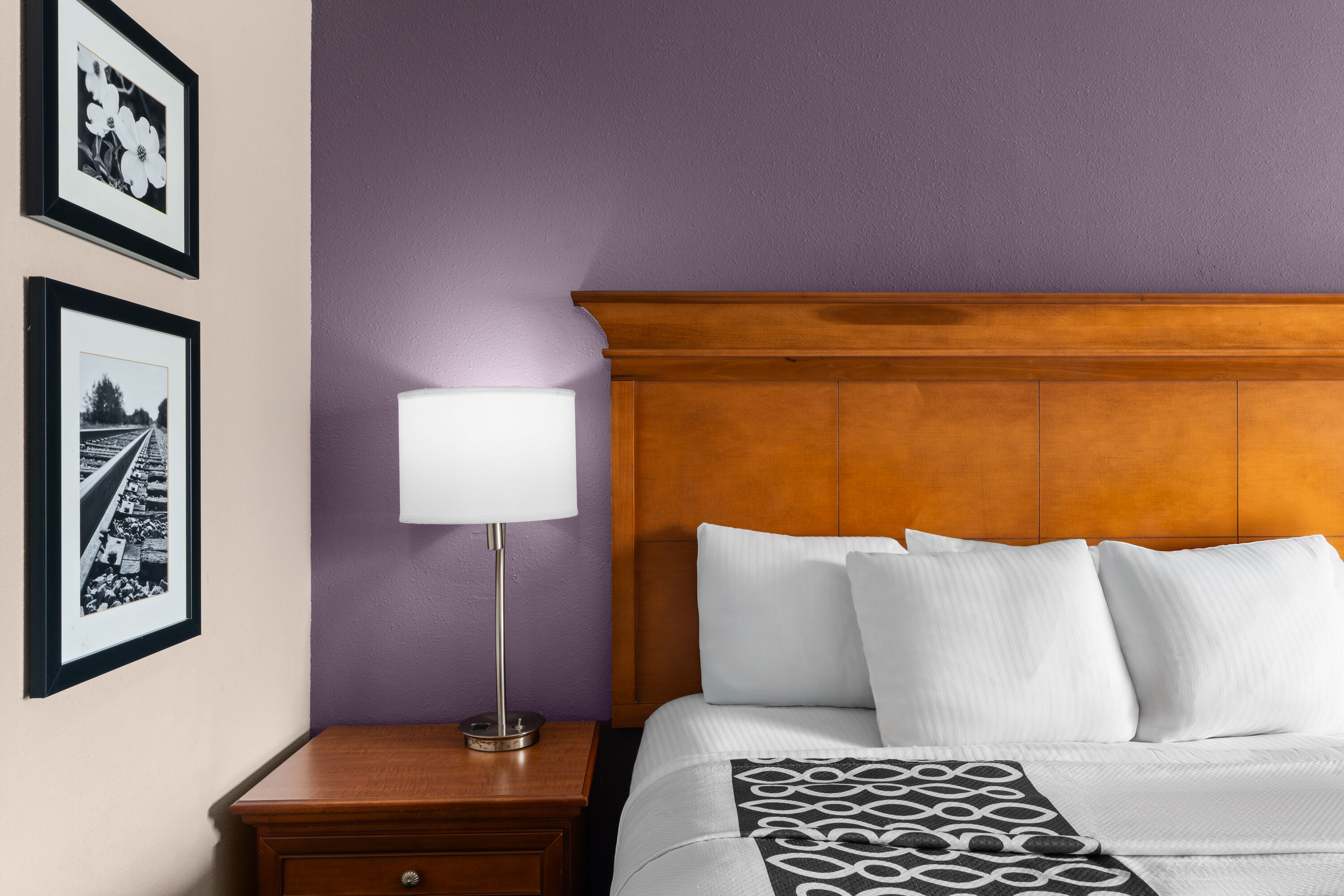 Guest room at the La Quinta Inn & Suites by Wyndham Jackson Airport/Pearl in Pearl, Mississippi