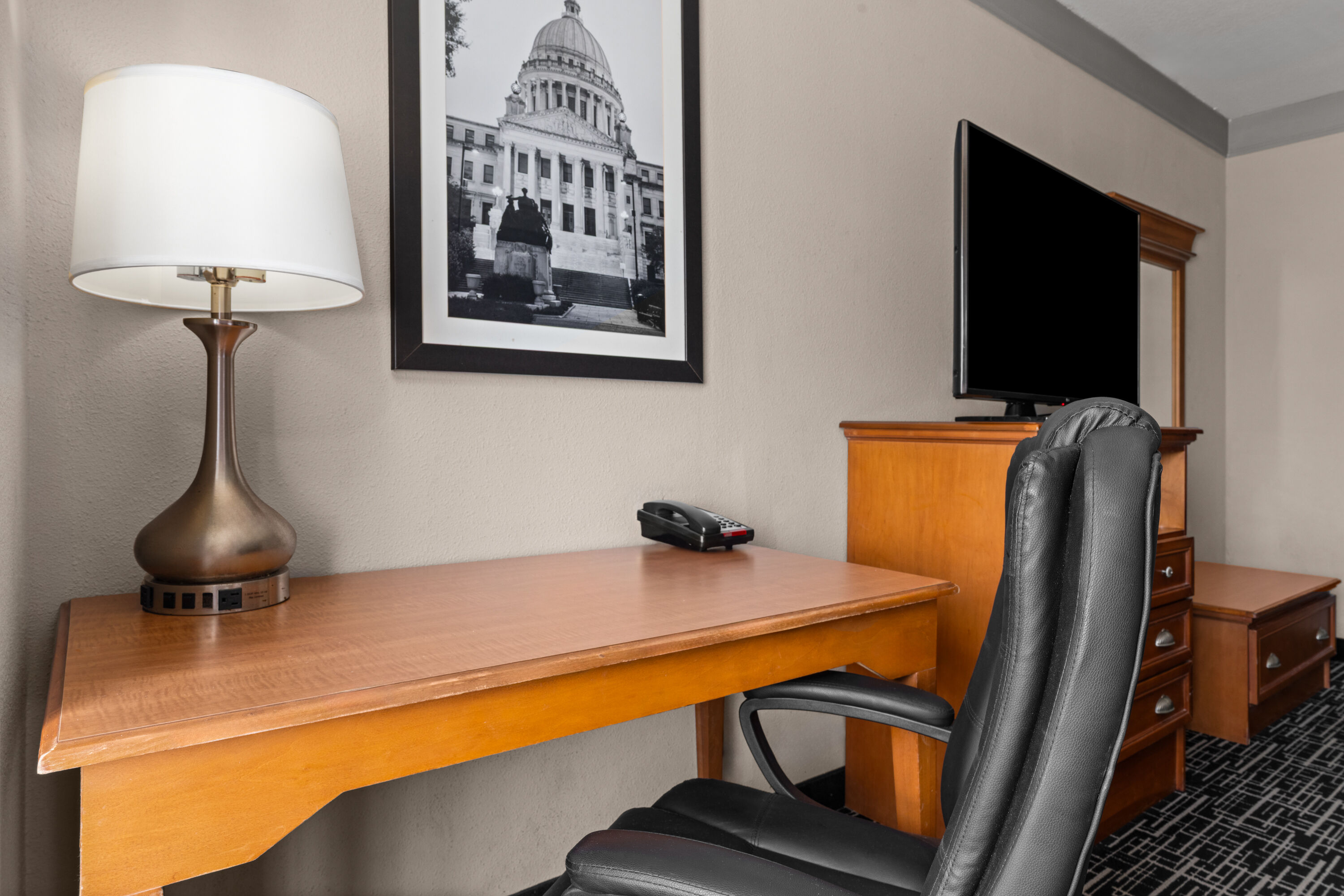 Guest room at the La Quinta Inn & Suites by Wyndham Jackson Airport/Pearl in Pearl, Mississippi