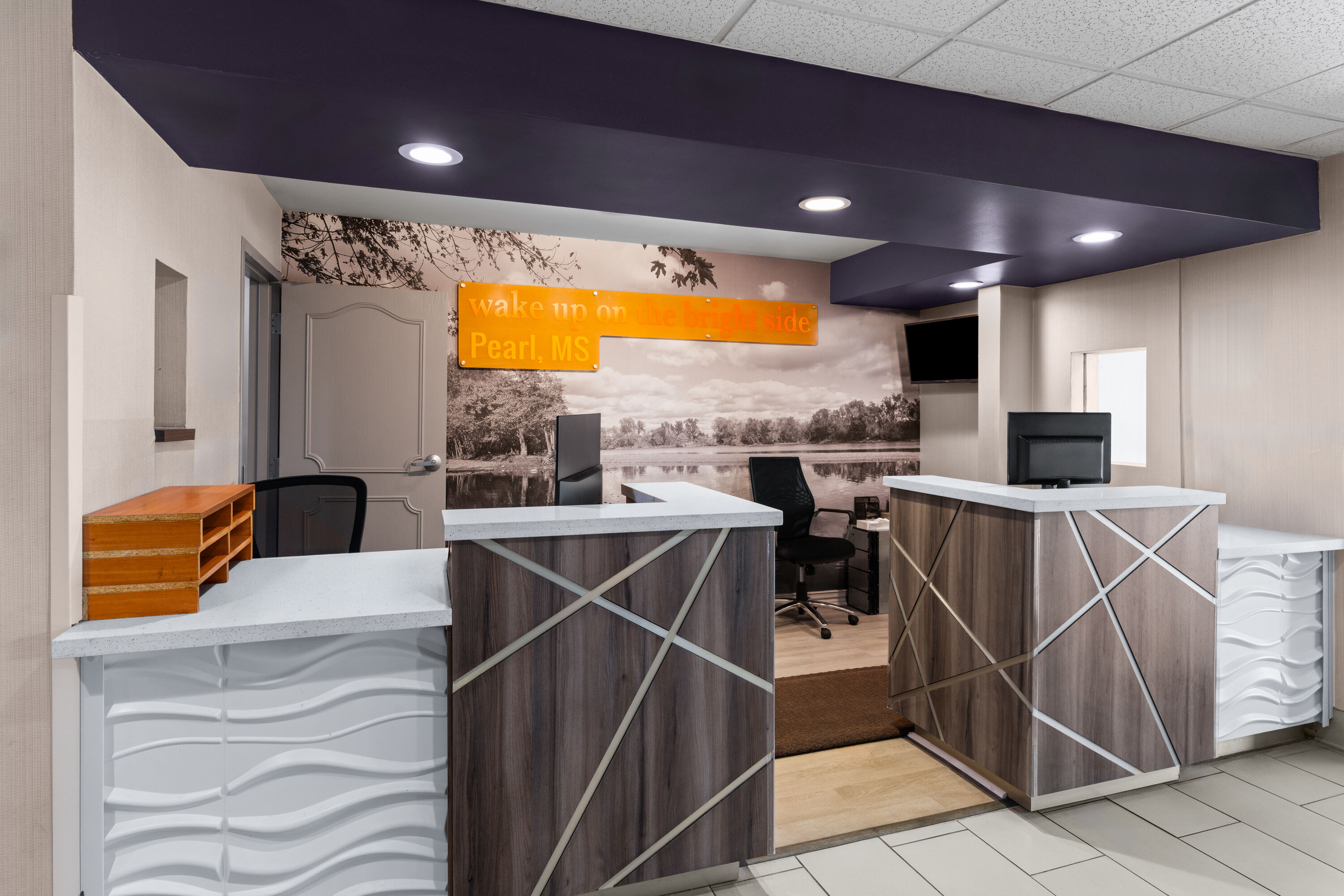 La Quinta Inn & Suites by Wyndham Jackson Airport/Pearl reception in Pearl, Mississippi