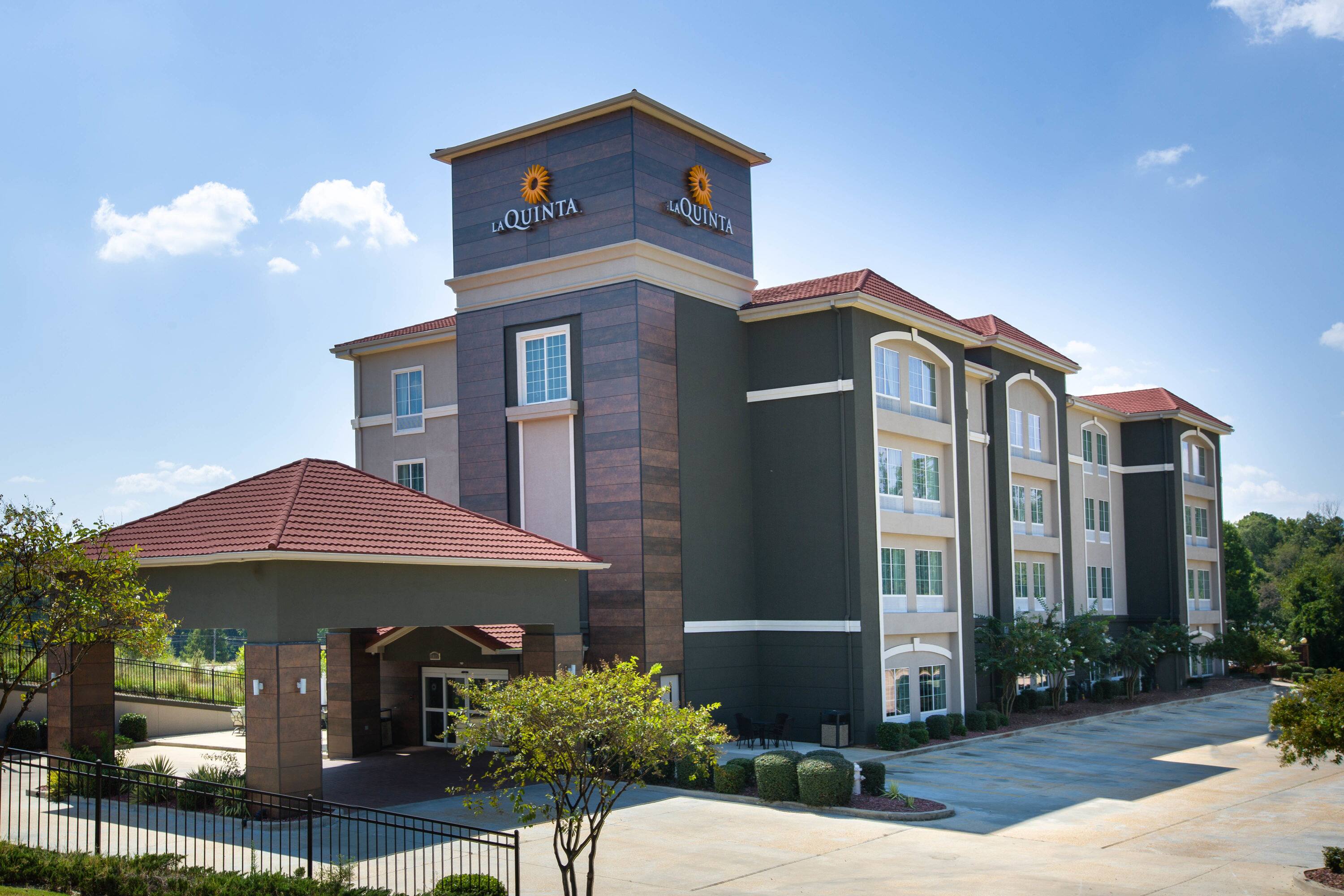 La Quinta Inn Suites By Wyndham Tupelo Tupelo Ms Hotels