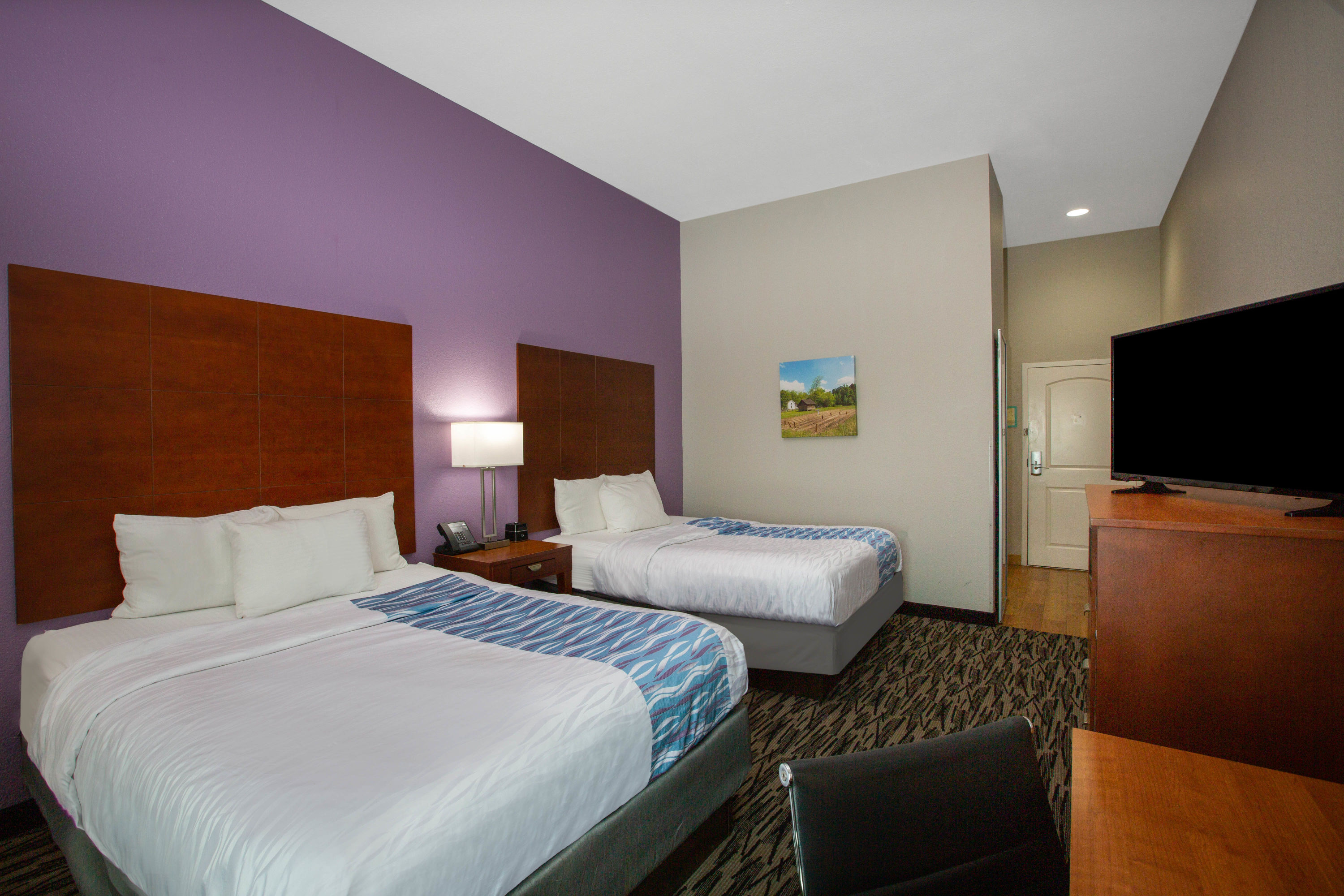 Guest room at the La Quinta Inn & Suites by Wyndham Tupelo in Tupelo, Mississippi