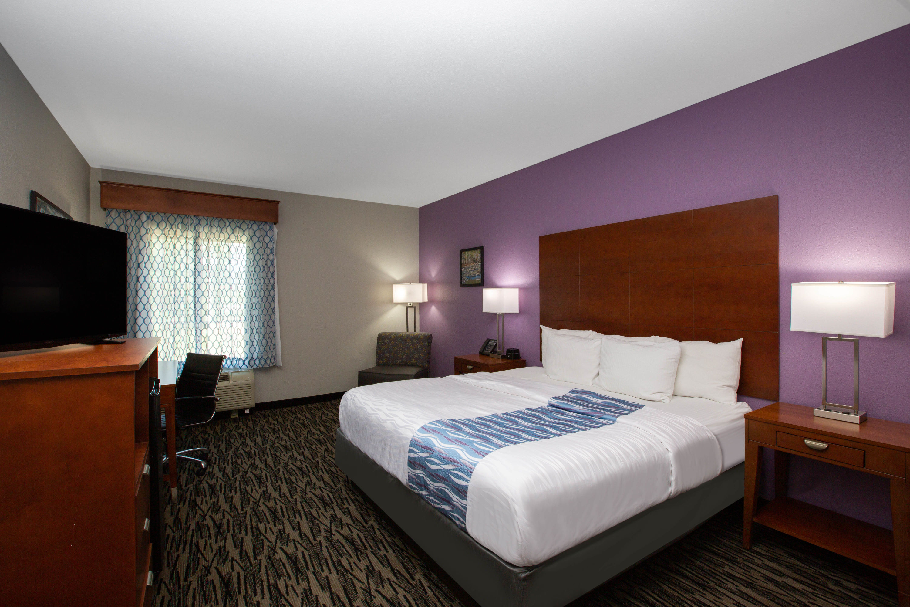 Guest room at the La Quinta Inn & Suites by Wyndham Tupelo in Tupelo, Mississippi
