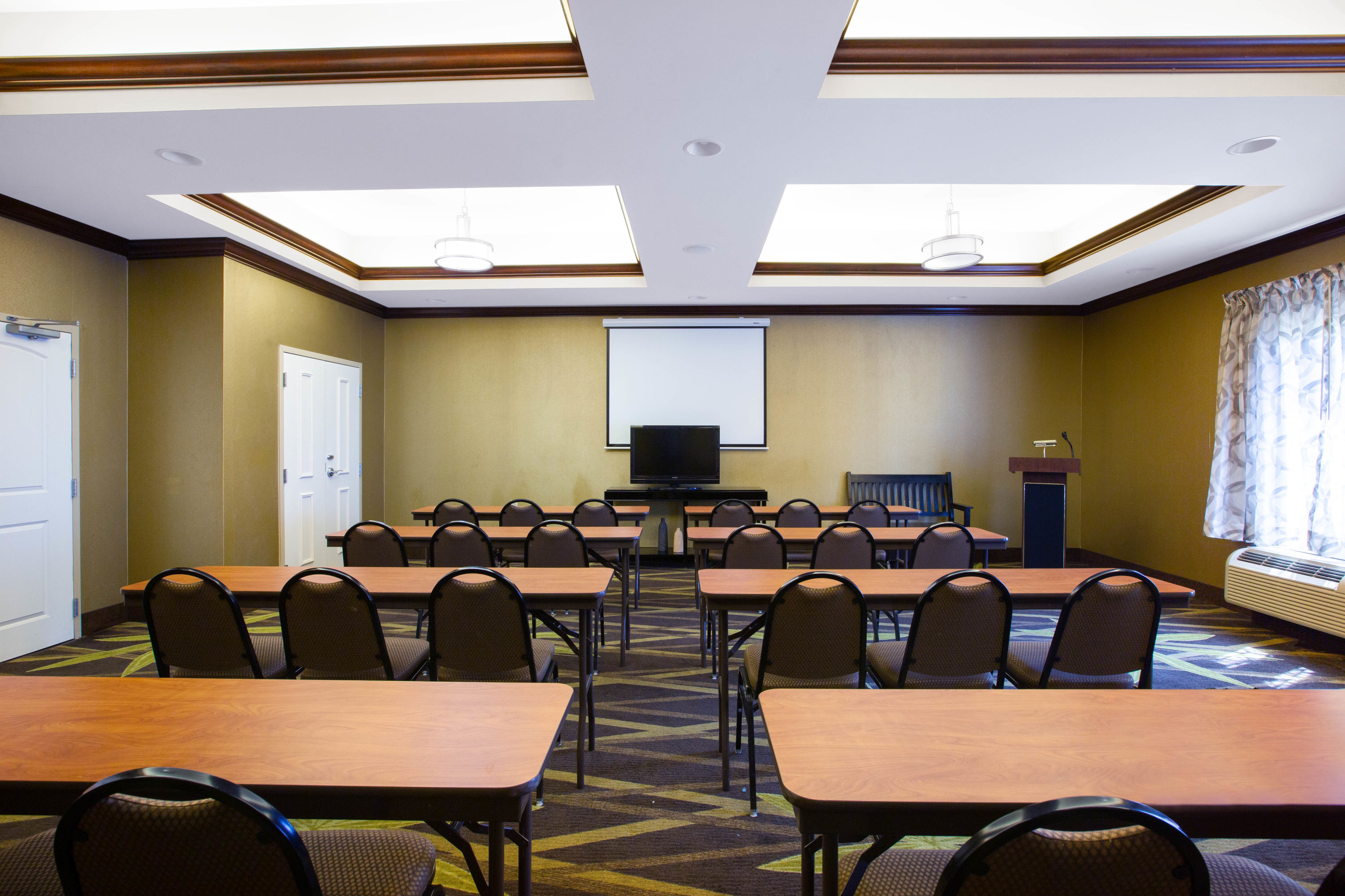Meeting room at La Quinta Inn & Suites by Wyndham Tupelo in Tupelo, Mississippi
