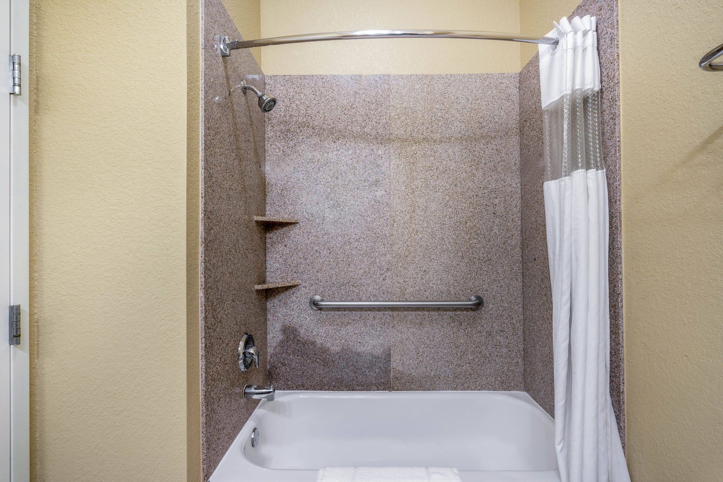 Guest room bath at the La Quinta Inn & Suites by Wyndham Vicksburg in Vicksburg, Mississippi