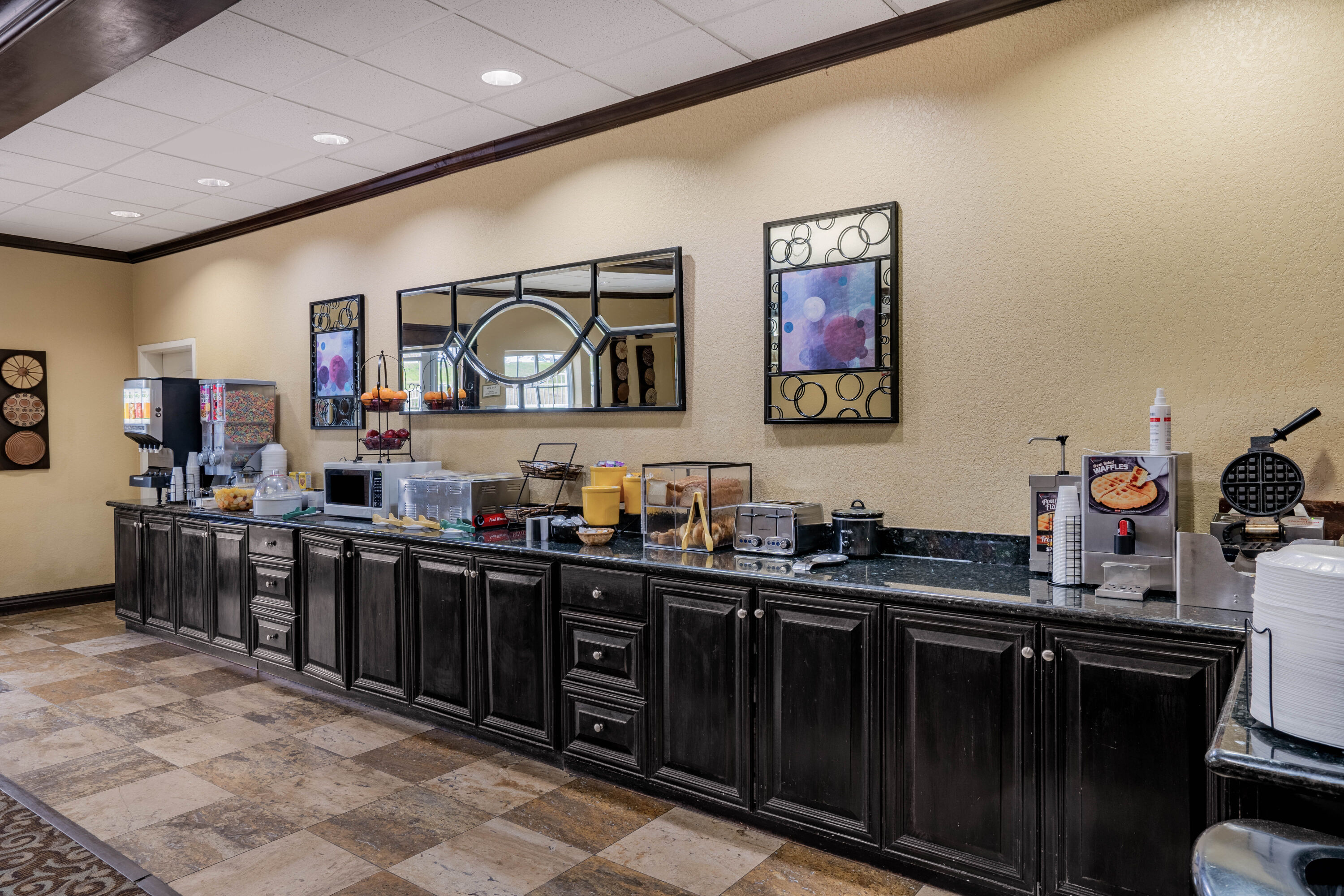 Free breakfast at La Quinta Inn & Suites by Wyndham Vicksburg in Vicksburg, Mississippi