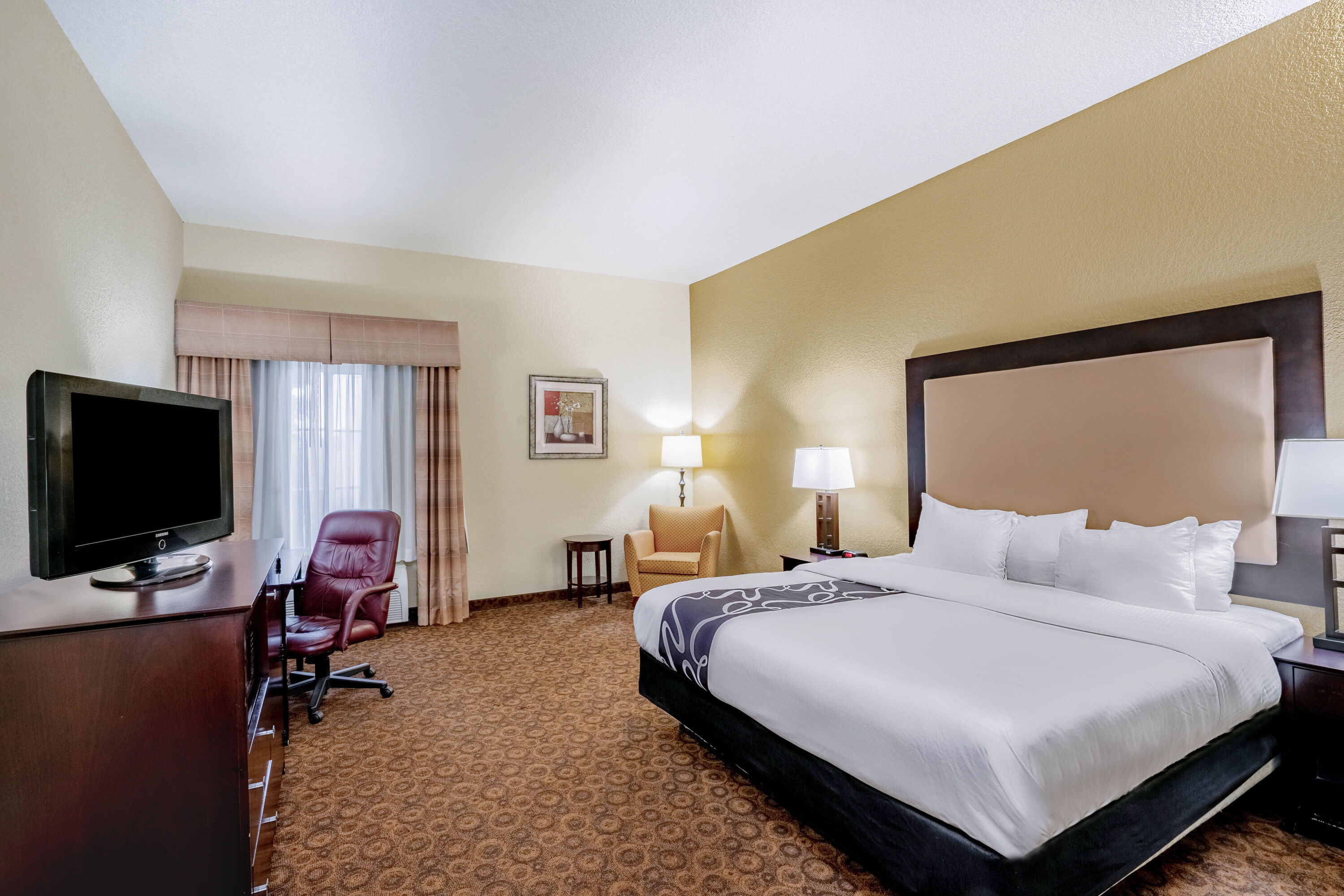 Guest room at the La Quinta Inn & Suites by Wyndham Vicksburg in Vicksburg, Mississippi