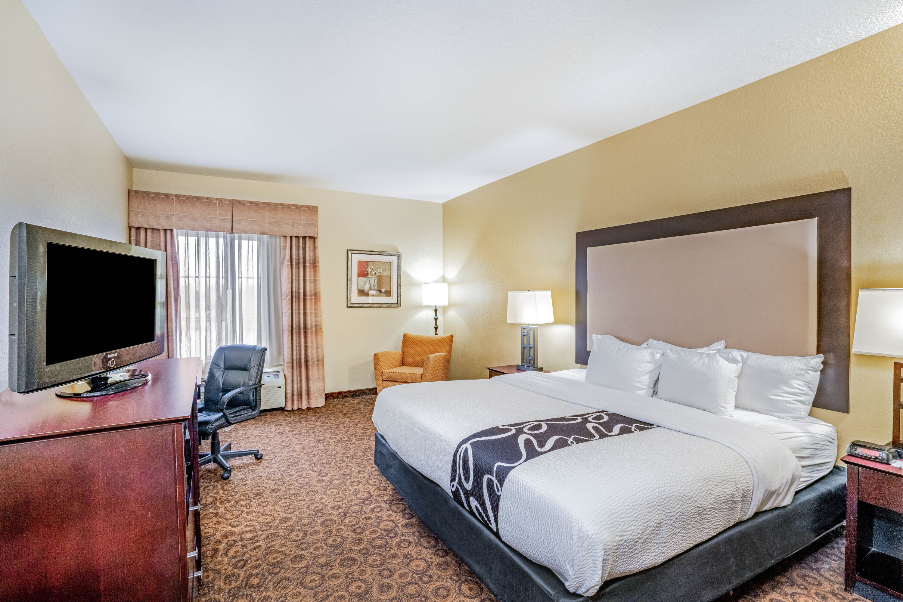 Guest room at the La Quinta Inn & Suites by Wyndham Vicksburg in Vicksburg, Mississippi