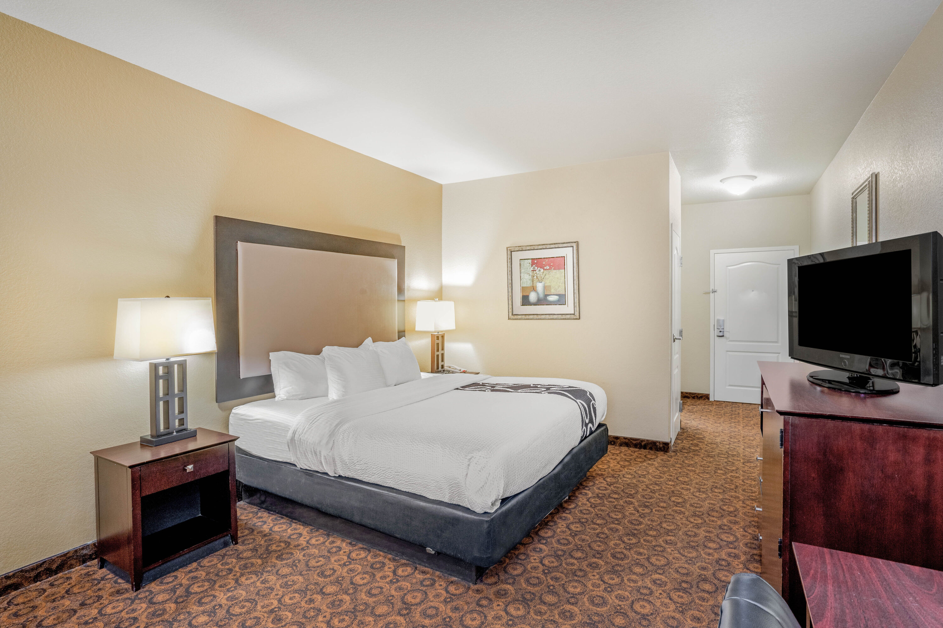Guest room at the La Quinta Inn & Suites by Wyndham Vicksburg in Vicksburg, Mississippi